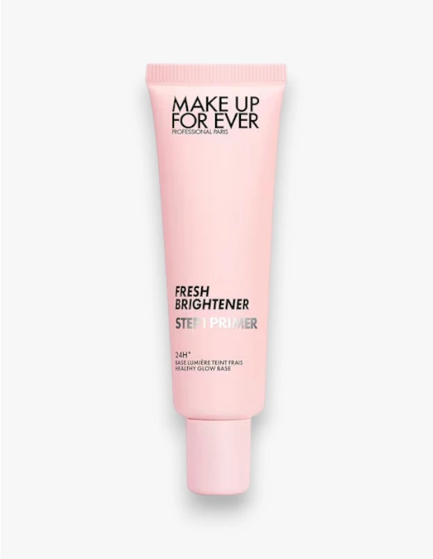 Marka Adı: Make Up For Ever
Ürün Cinsiyeti: Belirtilmemiş
Ürün Tipi: Makyaj Bazı, Renk Düzeltici, Aydınlatıcı
Ürün Sezonsallığı: Belirtilmemiş
Ürün Çeşidi: Fresh Brightener
Ürün Özellikleri: Bu makyaj bazı, cildi makyaja hazırlamak için tasarlanmış olup, aydınlatıcı ve hafif bir renk düzeltici özelliğe sahiptir. Cilde taze ve sağlıklı bir ışıltı veren, hafif pembe tonuyla cilt tonunda denge sağlayan bir formüle sahiptir. Ürün ambalajında 24 saat kalıcılık ve sağlıklı ışıltı bazı (healthy glow base) olduğu belirtilmiştir. Fondöten veya kapatıcı öncesinde kullanıldığında, ciltte canlı ve pürüzsüz bir zemin oluşturarak diğer ten ürünlerinin daha az miktarda kullanılmasını sağlar.
Öne Çıkan Detaylar:
- 24 saate kadar kalıcılık sunar.
- Cilt tonunu eşitleyen hafif pembe bir dokunuşa sahiptir.
- Cilde anında taze ve sağlıklı bir ışıltı verir.
Kimler Kullanıyor?: Makyajında doğal güzelliğini öne çıkarmayı, cildine taze ve sağlıklı bir parlaklık katmayı tercih edenler için idealdir. Özellikle uzun süreli kalıcılık ve pürüzsüz bir ten makyajı arayışında olan, cilt tonunu dengelemek ve canlı bir görünüm elde etmek isteyen kişiler bu ürünü tercih edebilir. Profesyonel makyaj sanatçılarının gelin makyajlarında doğal ışıltı ve kalıcılık sağlamak amacıyla kullandığı, günlük makyaj rutininde de cilde sağlıklı bir başlangıç sunan bir üründür.