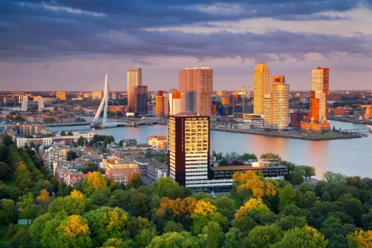 Modern Mimari ve Yaratıcı Enerjinin Şehri: Rotterdam