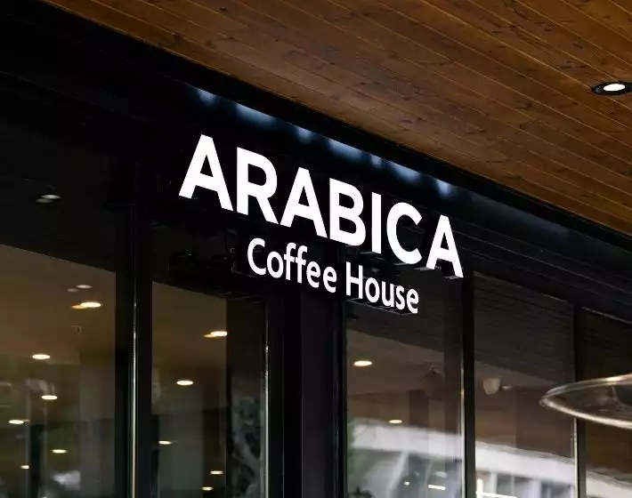 Arabica Coffee House – Terminal Kadıköy’de uzun saatler açık, kahve molaları ve sohbetler için sevilen kahve duraklarından biri.
