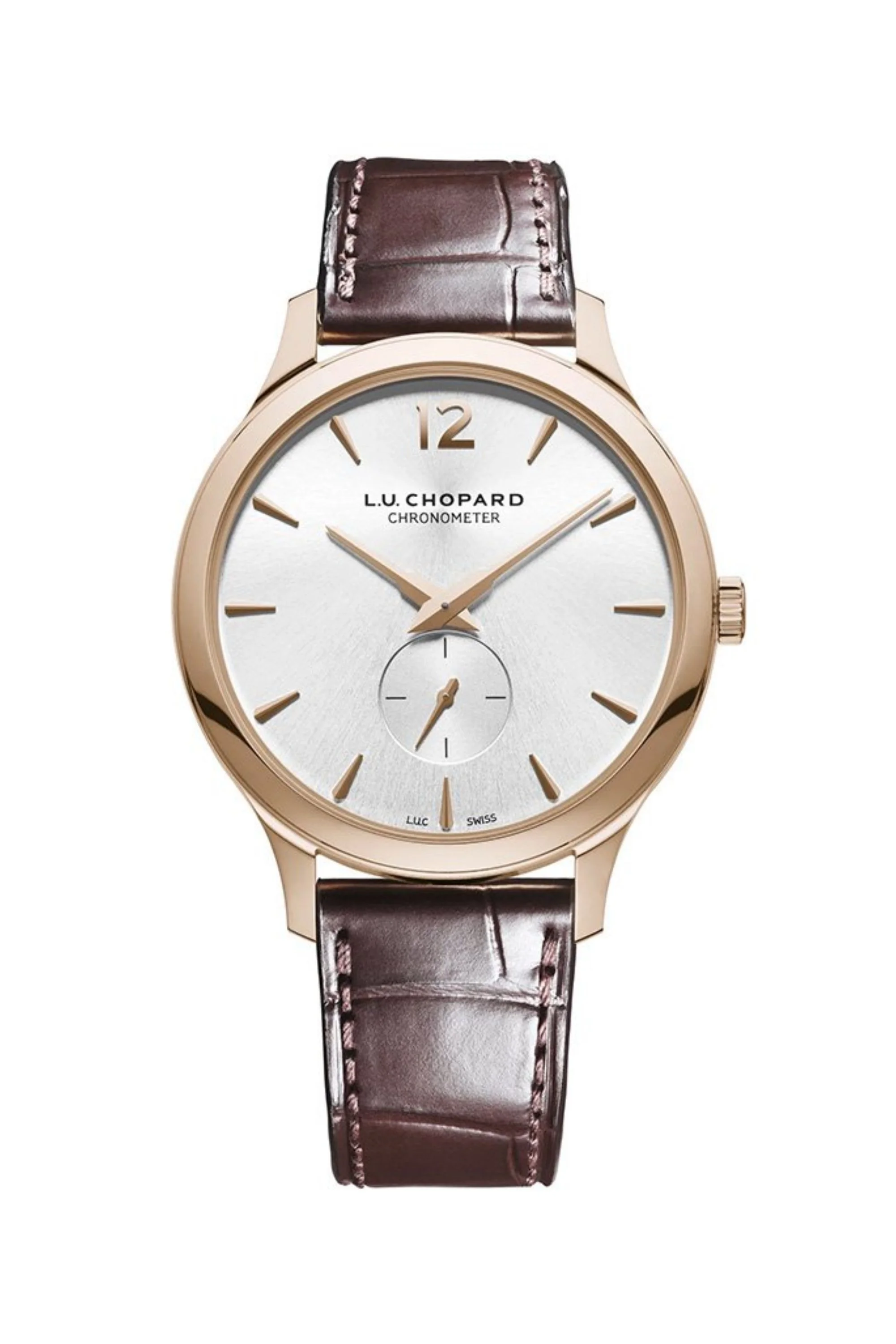 Dikkat çekici zarafeti ve sessiz lüks anlayışını yansıtan bu Chopard L.U.C altın erkek kol saati, gümüş renkli fırçalanmış kadrana ve kahverengi timsah derisi kayışa sahip olup, 12 rakamlı ve ince baton indekslerle tamamlanmıştır.