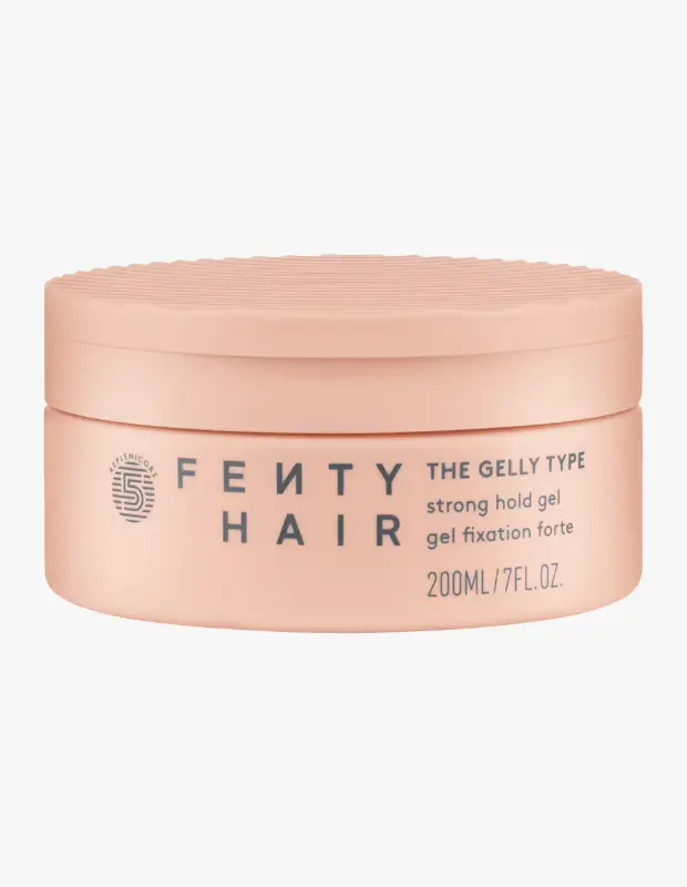 Marka Adı: Fenty Hair
Ürün Cinsiyeti: Belirtilmemiş
Ürün Tipi: Saç Jeli
Ürün Sezonsallığı: Belirtilmemiş
Ürün Çeşidi: Güçlü Tutuşlu Saç Jeli
Ürün Özellikleri: Modern ve zarif şeftali tonlarında, yivli kapağa sahip bir kavanozda sunulan bu güçlü tutuşlu saç jeli, 200 ml hacmindedir. Jel formülü sayesinde saçlara uzun süreli ve esnek bir sabitleme sağlayarak, gün boyu istenilen şeklin, dokunun ve hacmin korunmasına yardımcı olur. Özellikle kısa ve katmanlı saç modellerine belirginlik katmak, ıslak görünümlü veya dağınık stilleri kontrol altında tutmak için idealdir.
Öne Çıkan Detaylar:
- Güçlü ve uzun süreli tutuş
- Jel formül yapısı
- 200 ml'lik pratik ambalaj
Kimler Kullanıyor?: Saçlarında güçlü ve kalıcı bir tutuş arayışında olan, farklı saç modellerine kolayca şekil vermek isteyen bireyler bu jeli tercih edebilir. Özellikle pixie gibi kısa ve katmanlı kesimlere hacim, doku ve belirginlik katmak, ıslak görünümlü, dağınık şık veya keskin hatlara sahip tarzları gün boyu korumak isteyenler için idealdir. Kendi kişisel tarzını saçlarına yansıtarak, zahmetsiz ama etkileyici görünümler elde etmek isteyen herkesin stil rutinlerine uyum sağlar.
