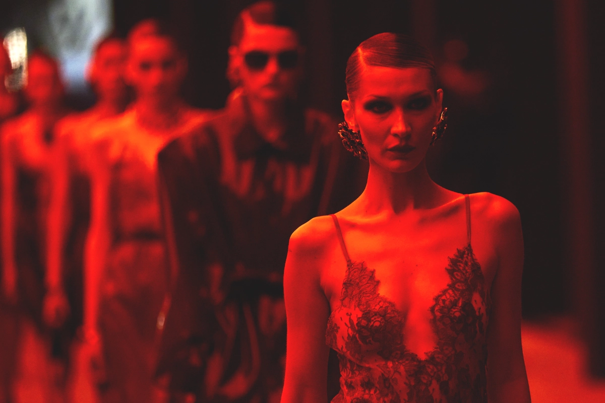2026 Paris Moda Haftası Sonbahar-Kış Defileleri: Öne Çıkan Detaylar ve İkonik Anlar