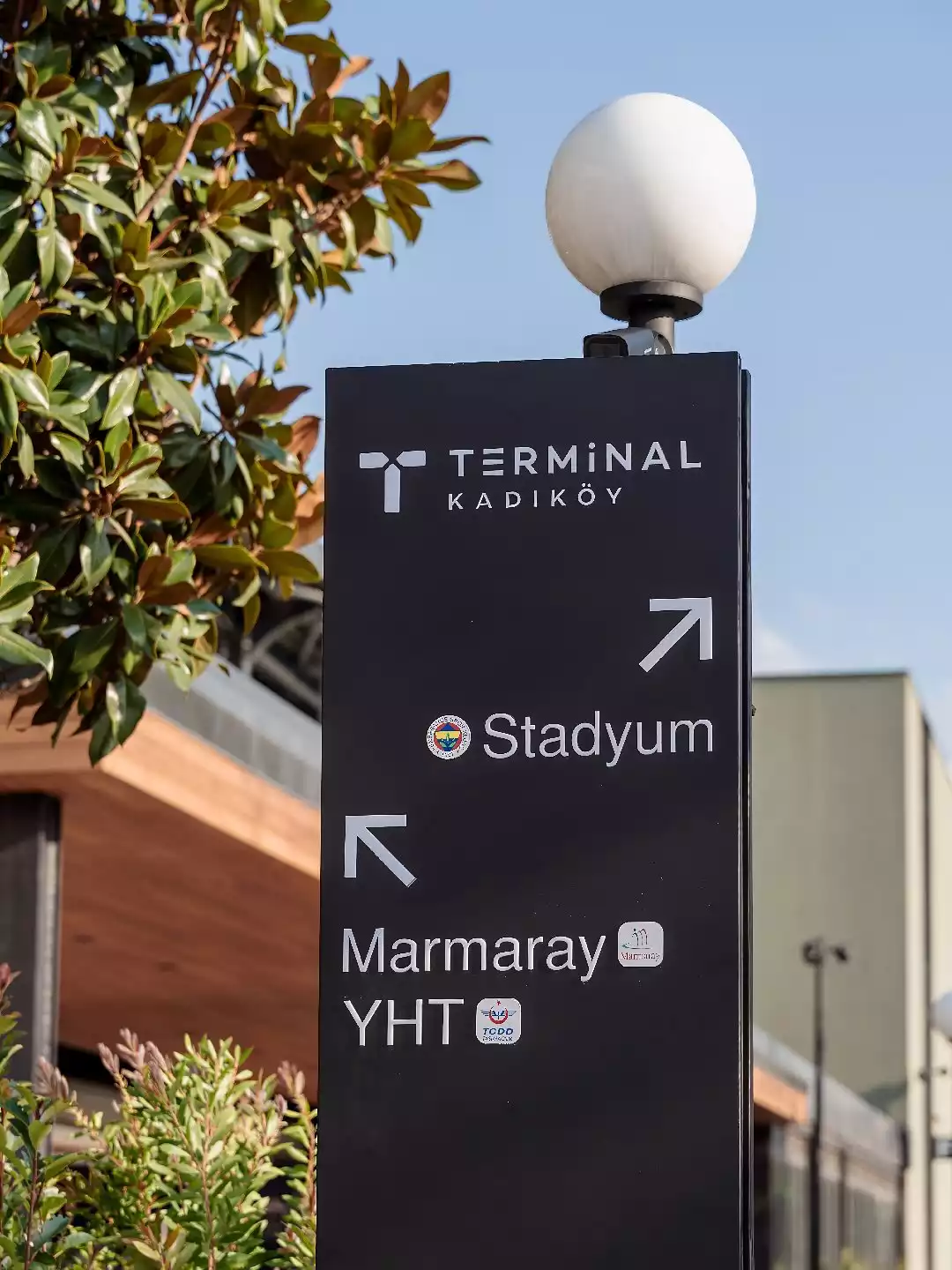 Terminal Kadıköy’e gidiş tabelası.