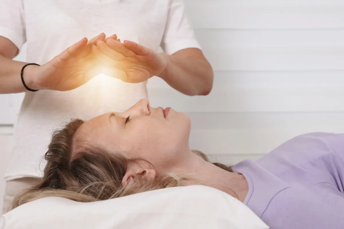 Bilinçaltının Gizli Gücü: Theta Healing ile Yaşam Döngülerini Kırmak Mümkün mü?