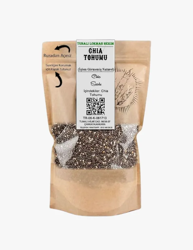 Marka Adı: Tunalı Lokman Hekim
Ürün Cinsiyeti: Belirtilmemiş
Ürün Tipi: Tohum
Ürün Sezonsallığı: Belirtilmemiş
Ürün Çeşidi: İşlem Görmemiş Naturel Chia Tohumu
Ürün Özellikleri: Bu ürün, doğal ve işlem görmemiş chia tohumlarını sunan, şeffaf pencereli, kraft görünümlü kilitli ambalajında paketlenmiştir. Ambalaj, ürünün tazeliğini uzun süre korumak üzere tasarlanmış olup, görsel olarak sade ve doğal bir estetik sunar. İçeriğindeki küçük, oval şekilli, ağırlıklı olarak koyu gri/siyah ve yer yer beyaz renkteki tohumlar, yüksek lif, Omega-3 yağ asitleri, protein, kalsiyum ve antioksidanlar açısından zengin bir süper besin kaynağıdır. Çok yönlü kullanımı sayesinde çeşitli tariflere eklenebilir.
Öne Çıkan Detaylar:
- İşlem görmemiş ve doğal yapısıyla besin değerini korur.
- Kilitli ambalajı sayesinde tazeliğini uzun süre muhafaza eder ve kolay saklama imkanı sunar.
- Yüksek lif ve Omega-3 yağ asitleri içeriğiyle zengin bir besin profiline sahiptir.
Kimler Kullanıyor?: Dengeli ve besleyici bir yaşam tarzını benimseyen, günlük beslenmesine süper gıdaları dahil etmek isteyen herkes bu ürünü tercih edebilir. Özellikle bitkisel bazlı beslenenler, sindirim sistemlerini desteklemek isteyenler, kalp ve kemik sağlıklarına özen gösterenler veya doğal yollarla enerji seviyelerini dengelemek isteyen bireyler için ideal bir seçenektir. Yaratıcı ve sağlıklı tarifler denemeyi seven, smoothie'lerden pudinglere, krakerlerden vegan yumurta ikamelerine kadar geniş bir yelpazede kullanıma açık olan bu tohumları mutfaklarına dahil etmek isteyenler için vazgeçilmez bir malzemedir.