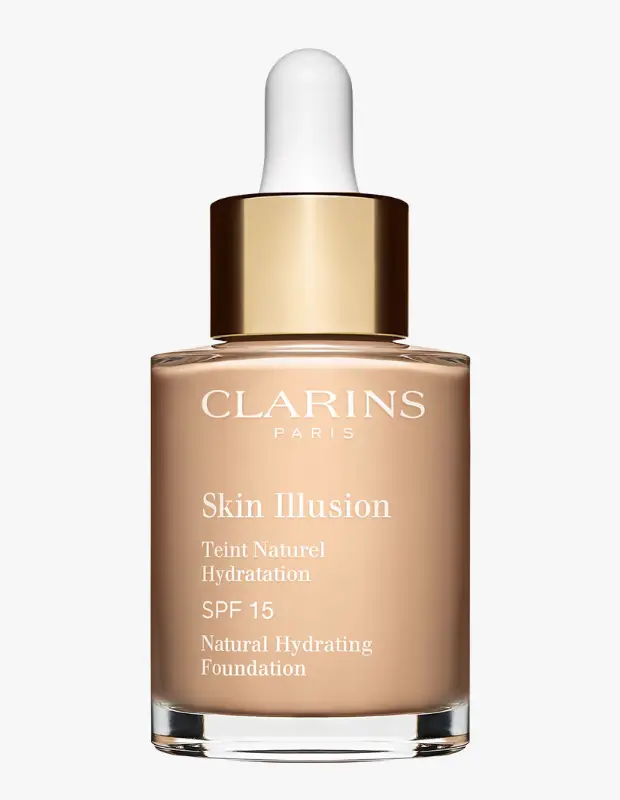 Marka Adı: Clarins
Ürün Adı: Clarins Kadın Doğal Nemlendirici Fondöten Skin Illusion SPF 15
Ürün Cinsiyeti: Kadın
Ürün Tipi: Fondöten
Ürün Sezonsallığı: Belirtilmemiş
Ürün Çeşidi: Likit Fondöten
Ürün Özellikleri: Bu Clarins fondöten, 'Skin Illusion' serisine ait, doğal ve nemlendirici özelliktedir. Cilde taze ve aydınlık bir görünüm veren hafif dokusuyla bilinir. SPF 15 güneş koruması ile cildi güneşin zararlı etkilerinden korumaya yardımcı olur. Damlalıklı şişesi kolay ve hijyenik uygulama sağlarken, likit formülü ciltte doğal ve eşit bir bitiş sunar. Bu fondöten, ciltte ağırlık yapmadan nemli ve sağlıklı bir görünüm yaratır.
Öne Çıkan Detaylar:
- Doğal ve nemlendirici formül
- SPF 15 güneş koruması
- Damlalıklı kolay uygulama
Kimler Kullanıyor?: Kişisel makyajında doğallıktan ödün vermeden cilt tonunu eşitlemek ve sağlıklı bir ışıltı katmak isteyenler için idealdir. Hafif dokuları tercih eden, gün boyu nemli ve korunmuş bir cilde sahip olmak isteyen kullanıcılar bu fondöteni beğenirler. Özellikle sade ve etkileyici doğal makyaj görünümlerini benimseyen, günlük kullanımda cildinin rahat etmesini önemseyen kişiler için uygundur.