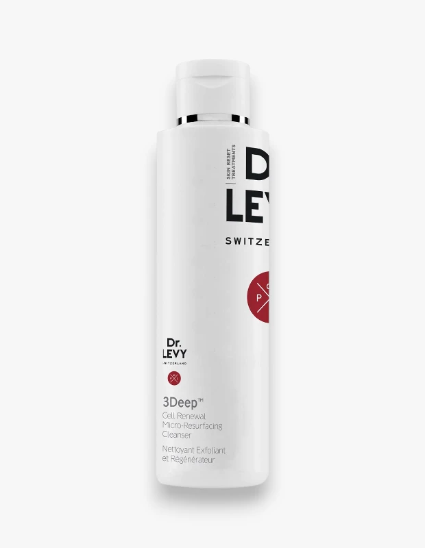 Marka Adı: Dr. Levy
Ürün Adı: Dr. Levy 3Deep Microresurfacing Cleanser
Ürün Cinsiyeti: Unisex
Ürün Tipi: Cilt Temizleyici, Peeling, Maske
Ürün Sezonsallığı: Her Mevsim
Ürün Çeşidi: AHA Asitli ve Tanecikli Peeling Temizleyici
Ürün Özellikleri: Bu ürün, temizleyici, peeling ve maske özelliklerini bir arada sunan çok fonksiyonlu bir cilt bakım ürünüdür. Laktik asit ve glikolik asit gibi AHA'lar içeren kimyasal peeling formülünün yanı sıra tanecikli yapısıyla fiziksel peeling etkisi de sağlar. Cilt yüzeyindeki ölü hücreleri arındırarak gözeneklerdeki yağı ve kiri derinlemesine temizlemeyi, cilt dokusunu yenilemeyi ve daha pürüzsüz, aydınlık bir görünüm kazandırmayı hedefler. Düzenli kullanımda cilt dokusunu eşitlemeye ve siyah nokta oluşumunu engellemeye yardımcı olur.
Öne Çıkan Detaylar:
- Temizleyici, peeling ve maske olarak kullanılabilen çok fonksiyonlu formül.
- Laktik asit ve glikolik asit (AHA) ile zenginleştirilmiş kimyasal peeling etkisi.
- Tanecikli yapısıyla mikro yüzey yenileme ve derinlemesine cilt arındırma.
Kimler Kullanıyor?: Cilt temizliğinde derinlemesine arınma, gözenek sıkılaştırma ve cilt dokusunu yenileme arayışında olan, mat ve pürüzlü cilt görünümünden şikayetçi kişiler için idealdir. Düzenli peeling rutiniyle daha pürüzsüz, aydınlık ve homojen bir cilt tonu elde etmek isteyen herkes bu çok yönlü ürünü tercih edebilir.
