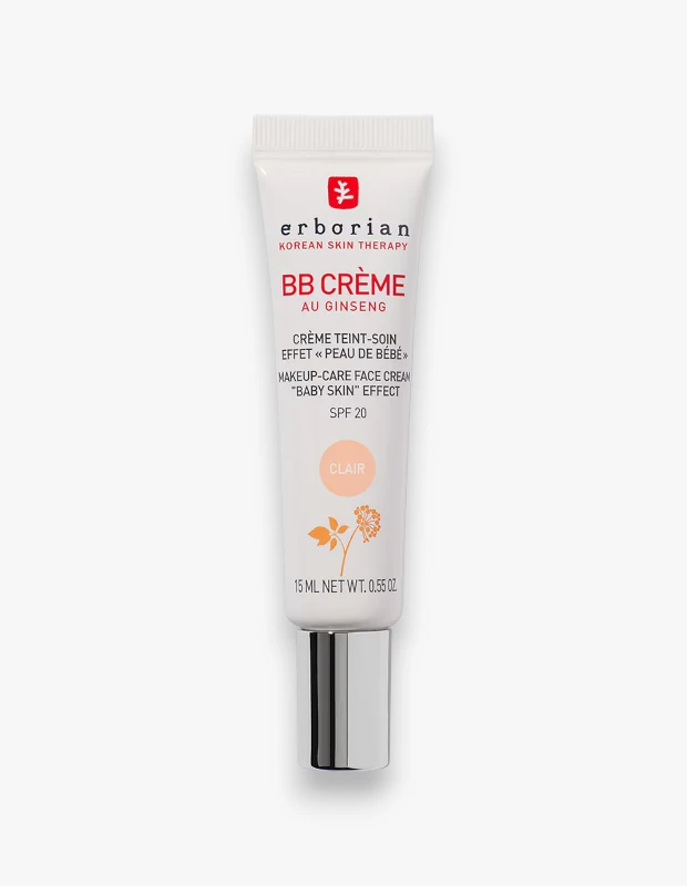 Marka Adı: Erborian
Ürün Adı: Erborian Ginseng BB Crème Baby Skin Effect SPF 20
Ürün Cinsiyeti: Belirtilmemiş
Ürün Tipi: BB Krem
Ürün Sezonsallığı: Belirtilmemiş
Ürün Çeşidi: Hibrit Cilt Bakım ve Makyaj Kremi
Ürün Özellikleri: Erborian'ın Kore cilt terapisi felsefesiyle geliştirilen bu BB krem, ginseng özüyle cilde bakım yaparken, cilt tonunu eşitlemeye ve kusurları doğal bir şekilde gizlemeye yardımcı olur. Hafif yapılı formülü, ciltte yağsız ve kadifemsi bir bebek cildi etkisi bırakır. SPF 20 ile güneşin zararlı etkilerine karşı koruma sağlarken, 'Clair' (açık) rengiyle doğal ve pürüzsüz bir görünüm sunar. Makyaj ve bakımı bir araya getiren bu hibrit ürün, 15 ml boyutuyla pratik bir kullanım sunar.
Öne Çıkan Detaylar:
- Ginseng özlü formülüyle cilde bakım desteği sağlar.
- Doğal kapatıcılık ile kusurları gizler ve cilt tonunu eşitler.
- SPF 20 ile güneş koruması sunarken, yağsız ve kadifemsi bebek cildi bitişi verir.
Kimler Kullanıyor?: Bu ürün, ciltte doğal ve taze bir görünüm arayan, makyaj rutininde sadeliği tercih edenler için idealdir. Cilt kusurlarını nazikçe örterken aynı zamanda cildine bakım yapmak, tek bir ürünle hem makyaj hem de hafif güneş koruması sağlamak isteyen kişiler, bu ginseng özlü BB kremin sunduğu bebek cildi etkisini beğenecektir. Ağır makyaj yerine, cildin kendi güzelliğini öne çıkaran, sağlıklı ve pürüzsüz bir bitiş arayan herkes için uygun bir tercihtir.
