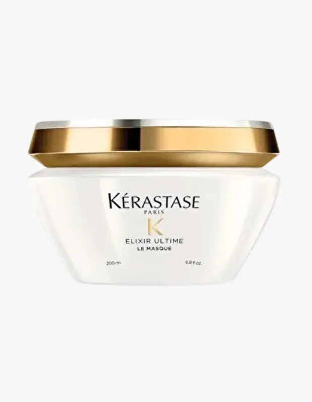 Marka Adı: Kerastase
Ürün Adı: Kerastase Elixir Ultime Parlaklık Maskesi
Ürün Cinsiyeti: Unisex
Ürün Tipi: Saç Maskesi
Ürün Sezonsallığı: Belirtilmemiş
Ürün Çeşidi: Parlaklık Veren Saç Maskesi
Ürün Özellikleri: Kerastase Elixir Ultime serisine ait bu parlaklık maskesi, şık beyaz kavanozu ve lüks altın-gümüş detaylı kapağı ile dikkat çeker. 200 ml (6.8 fl.oz.) hacmindeki ürün, saçlara yoğun besleyici bakım sunarak gözle görülür parlaklık ve ışıltı kazandırmak üzere özel olarak formüle edilmiştir. Saçın doğal güzelliğini ortaya çıkarmayı ve daha canlı bir görünüm sağlamayı amaçlar.
Öne Çıkan Detaylar:
- Saça yoğun parlaklık ve ışıltı kazandıran özel formül
- Elixir Ultime serisinin premium bakım özellikleri
- Şık beyaz kavanoz ve altın-gümüş renkli lüks ambalaj tasarımı
Kimler Kullanıyor?: Saçlarına derinlemesine bakım yaparak mat görünümden kurtulmayı ve ışıltılı bir parlaklık kazandırmayı arzu eden herkes bu ürünü tercih edebilir. Lüks saç bakım rutinlerini benimseyen, saç kalitesini artırmak ve sağlıklı, göz alıcı saçlara sahip olmak isteyen kullanıcılar için idealdir.
