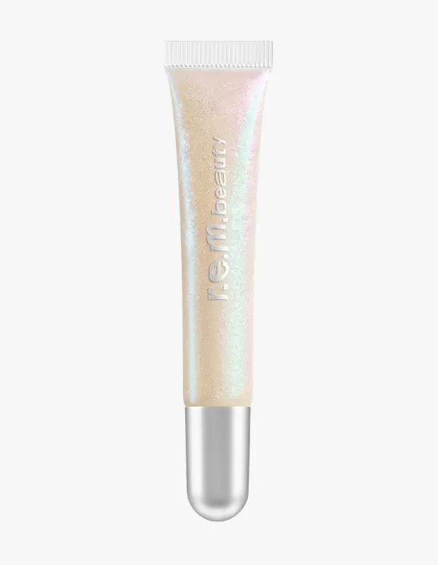 Marka Adı: R.E.M Beauty
Ürün Adı: R.E.M Beauty Unisex On Your Collar Dudak Parlatıcısı
Ürün Cinsiyeti: Unisex
Ürün Tipi: Dudak Parlatıcısı
Ürün Sezonsallığı: Belirtilmemiş
Ürün Çeşidi: Işıltılı Dudak Parlatıcısı
Ürün Özellikleri: Bu ürün, tüp ambalajında sunulan, dudaklara modern ve fütüristik bir parlaklık kazandırmak üzere tasarlanmış ışıltılı bir dudak parlatıcısıdır. İçeriğindeki inci yansımalar sayesinde ışığı çok boyutlu bir şekilde yansıtarak cama benzer pürüzsüz ve parlak bir bitiş sunar. Yapışkanlık hissi bırakmayan hafif formülü, dudaklarda konforlu bir kullanım vaat eder. Gümüş rengi metalik kapağı ve şeffaf gövdesi ile şık bir görünüme sahiptir.
Öne Çıkan Detaylar:
- Dudaklarda yapışkanlık hissi bırakmayan özel formül
- Çok boyutlu, inci yansımalı, fütüristik ve modern parlaklık
- Dudaklara cam gibi pürüzsüz ve ıslak bir görünüm kazandırır
Kimler Kullanıyor?: Bu ürün, dudaklarında sıra dışı, yansımalı ve göz alıcı bir ışıltı arayan, makyajında hem konforu hem de iddialı bir görünümü bir arada tercih eden herkesin beğenisini kazanır. Modern estetiği benimseyen, dudaklarında şeffaf ve çok boyutlu bir parlaklıkla dikkat çekmeyi seven, aynı zamanda ürünün hafif ve yapışkan olmayan yapısına önem veren bireyler için idealdir.