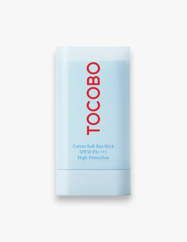 Marka Adı: TOCOBO
Ürün Adı: TOCOBO Cotton Soft Sun Stick SPF 50+
Ürün Cinsiyeti: Unisex
Ürün Tipi: Güneş Koruyucu Stick
Ürün Sezonsallığı: Tüm Sezonlar
Ürün Çeşidi: Matlaştırıcı ve Blur Etkili Güneş Koruyucu
Ürün Özellikleri: SPF50 PA++++ ile yüksek ve geniş spektrumlu güneş koruması sunan, pamuksu yumuşaklıkta bir stick formülüdür. Herb AC Complex ve pamuk ekstresi ile zenginleştirilmiş mat formülü, sebum kontrolü sağlayarak cildi yatıştırmaya ve pürüzsüz, yumuşak bir blur etkisi yaratmaya yardımcı olur. Kompakt yapısıyla kolay taşınır ve pratik uygulama imkanı sunar.
Öne Çıkan Detaylar:
- SPF50 PA++++ ile yüksek ve geniş spektrumlu güneş koruması
- Herb AC Complex ve pamuk ekstresi içeren mat formül
- Sebum kontrolü, cildi yatıştırma ve yumuşak blur etkisi
Kimler Kullanıyor?: Bu ürün, cildinde yüksek güneş koruması arayan, aynı zamanda parlama ve sebum kontrolüne önem veren bireyler için idealdir. Mat ve pürüzsüz bir cilt görünümü tercih eden, makyajını bozmadan veya aynaya ihtiyaç duymadan gün içinde güneş koruyucusunu tazelemek isteyenler için pratik ve yatıştırıcı bir çözüm sunar.