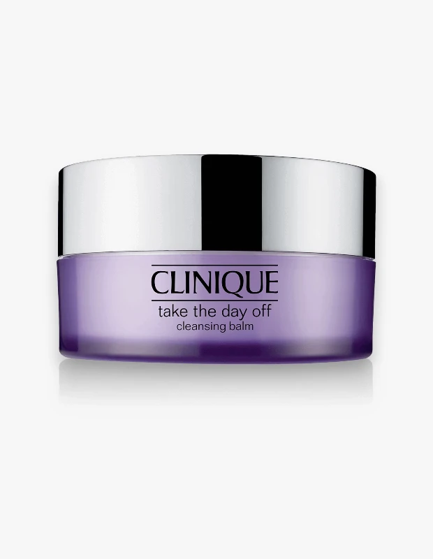 Marka Adı: Clinique
Ürün Adı: Clinique Take The Day Off Cleansing Balm
Ürün Cinsiyeti: Belirtilmemiş
Ürün Tipi: Temizleme Balmı
Ürün Sezonsallığı: Belirtilmemiş
Ürün Çeşidi: Makyaj ve Yüz Temizleyici
Ürün Özellikleri: Clinique markasına ait bu temizleme balmı, mor yarı saydam bir kavanozda gümüş renkli bir kapak ile sunulmaktadır. Balm formülü cilde uygulandığında ipeksi bir yağa dönüşür, yoğun göz ve ten makyajını, güneş kremini ciltten hızla arındırmayı destekler. Suyla temas ettiğinde sütsü bir yapıya dönüşerek cilt bariyerine zarar vermeden, ağırlık hissi bırakmadan ve gerginlik yaratmadan nazikçe temizler.
Öne Çıkan Detaylar:
- Uygulandığında ipeksi bir yağa dönüşen balm formülü
- Yoğun göz ve ten makyajını, güneş kremini hızlıca arındırma
- Cilt bariyerini destekleyen, gerginlik yaratmayan nazik temizlik
Kimler Kullanıyor?: Bu ürün, yoğun makyaj ve güneş kremi kullanan, cildini nazikçe ve etkili bir şekilde arındırmak isteyen kişiler için idealdir. Özellikle kuru ve kızarmaya meyilli cilt tipine sahip olanlar, cilt bariyerini korurken gerginlik hissi yaşamadan temizlik sağlamak amacıyla bu balmı tercih edebilirler. Çift aşamalı temizlik rutininde ilk adım olarak kullananlar ve makyaj kalıntılarını cildinde bırakmak istemeyen herkes için uygundur.