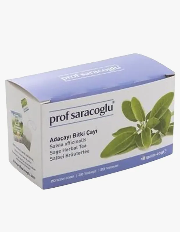 Beyaz bir zeminde, üzerinde Salvia officinalis bitkisinin yaprak görseli ve Adaçayı Bitki Çayı yazısı bulunan, mor detaylı Prof Saracoglu markalı 20'li süzen poşet adaçayı kutusu, makalenin ana konusu olan bu kadim şifa bitkisinin faydalarını vurguluyor.