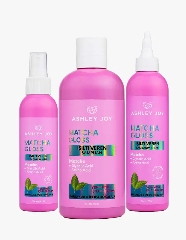 Marka Adı: Ashley Joy
Ürün Adı: Ashley Joy Matcha Gloss Işıltı Veren 3'lü Saç Bakım Seti
Ürün Cinsiyeti: Belirtilmemiş
Ürün Tipi: Saç Bakım Seti
Ürün Sezonsallığı: Belirtilmemiş
Ürün Çeşidi: Şampuan, Saç Bakım Kremi, Saç Bakım Sütü
Ürün Özellikleri: Ashley Joy Matcha Gloss Serisi, saç derisi sağlığını merkeze alan ve saç tellerine derinlemesine bakım sunan üç parçalı bir settir. Formülünde sebum dengeleyici ve yatıştırıcı özellikleriyle bilinen matcha, ölü hücreleri arındıran glikolik asit ve saçın yapı taşı olan amino asitler bulunur. Bu yeni nesil ışıltılı bakım seti, cilt bakımından ilham alan güçlü aktif içerikleriyle saçların sağlıklı uzamasını desteklerken, mat görünüme karşı savaşarak parlaklık ve ipeksi bir dokunuş kazandırır. Tüm saç tiplerinin kullanımına uygun olarak tasarlanmıştır.
Öne Çıkan Detaylar:
- Matcha, Glikolik Asit ve Amino Asit içeren zengin formül
- Saçlara göz alıcı parlaklık ve ipeksi pürüzsüzlük sağlar
- Saç derisindeki sebum dengesini düzenler ve kepek oluşumunu önlemeye yardımcı olur
- Saçın sağlıklı uzamasını destekler ve derinlemesine onarım sunar
- Yeni nesil ışıltılı bakım anlayışıyla tüm saç tiplerine hitap eder
Kimler Kullanıyor?: Saç derisi sağlığına özen gösteren ve saç tellerine cilt bakım rutinlerindeki gibi aktif içeriklerle bakım yapmak isteyen kişiler bu seti tercih edebilir. Mat, cansız veya kolay yağlanan saçlara sahip olup ışıltısını ve canlılığını geri kazandırmayı hedefleyenler için idealdir. Aynı zamanda saçlarının sağlıklı uzamasını desteklemek, kepek ve sebum sorunlarına doğal çözümler arayanlar da bu ürün grubunu severek kullanabilir. Saç bakım rutinini modern ve etkili içeriklerle zenginleştirmek isteyen herkes için uygundur.