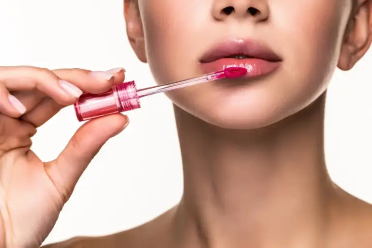 Işıltı ve Bakım Bir Arada: En İyi Lip Gloss ve Dudak Parlatıcısı Önerileri