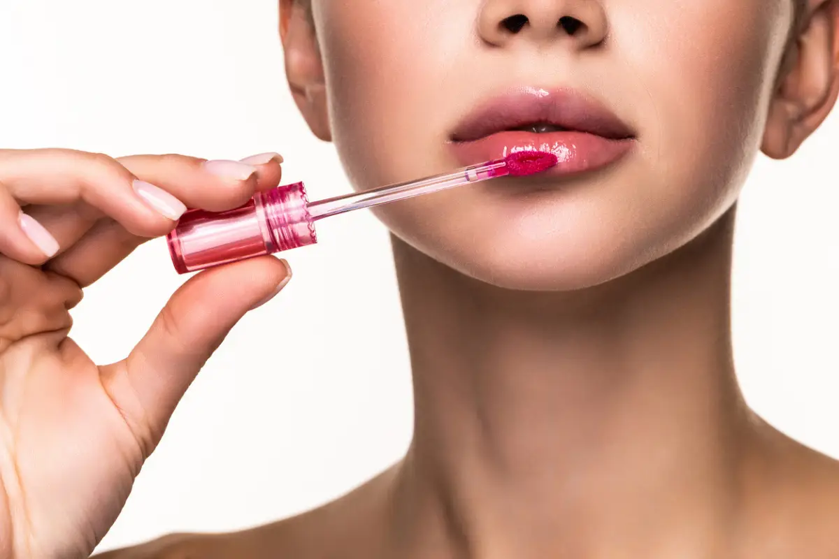 Işıltı ve Bakım Bir Arada: En İyi Lip Gloss ve Dudak Parlatıcısı Önerileri