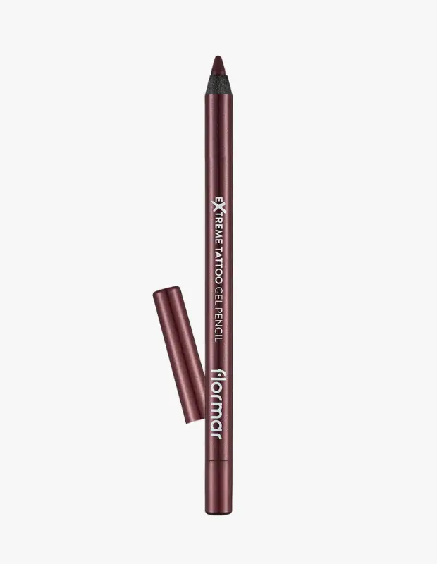 Marka Adı: Flormar
Ürün Adı: Flormar Extreme Tattoo Gel Pencil
Ürün Cinsiyeti: Unisex
Ürün Tipi: Jel Göz Kalemi
Ürün Sezonsallığı: Belirtilmemiş
Ürün Çeşidi: Makyaj Ürünü
Ürün Özellikleri: Flormar Extreme Tattoo Jel Göz Kalemi, yoğun bordo rengiyle bakışlara derinlik katar. Gelişmiş jel formülü sayesinde pürüzsüz ve kolay bir uygulama sunarken, gün boyu akmadan ve dağılmadan kalıcılığını korur. İnce ucu ve klasik kalem tasarımı, hem hassas hatlar çizmeye hem de dumanlı makyajlara uygun çok yönlü bir kullanım sağlar.
Öne Çıkan Detaylar:
- Yoğun pigmentli, zengin bordo renk.
- Jel formülü ile zahmetsiz ve kaygan uygulama.
- Uzun süre kalıcı ve bulaşmaya dayanıklı performans.
Kimler Kullanıyor?: Makyajında kalıcılık ve ifade gücü arayan, bakışlarına modern ve çarpıcı bir dokunuş katmak isteyen herkes için idealdir. Özellikle göz makyajında farklı stilleri denemeyi seven, dumanlı gözlerden keskin çizgilere kadar geniş bir yelpazede kullanım alanı bulanlar bu kalemi tercih edebilir. Şık ve cesur bir görünüm arayan, makyajıyla kişisel tarzını yansıtmayı sevenlerin vazgeçilmezi olacaktır.