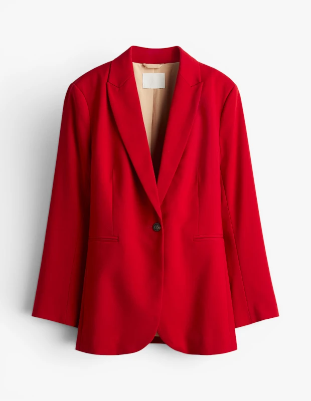 Marka Adı: H&M
Ürün Adı: H&M Tek Düğmeli Blazer
Ürün Cinsiyeti: Belirtilmemiş
Ürün Tipi: Blazer
Ürün Sezonsallığı: Dört Mevsim
Ürün Çeşidi: Ceket
Ürün Özellikleri: Canlı kırmızı renkte, pürüzsüz ve hafif dokulu kumaştan üretilmiş bu blazer, modern ve rahat bir kesime sahiptir. Tek düğmeli ön kapanışıyla şık bir görünüm sunarken, geniş ve sivri klapalı yakasıyla dikkat çeker. Ön kısmında iki adet kapaklı cebi bulunur. Kolay giyim sağlayan bej tonlarında iç astara sahiptir.
Öne Çıkan Detaylar:
- Canlı kırmızı renk
- Tek düğmeli kapanış
- Geniş sivri klapalı yaka
- Kapaklı ön cepler
Kimler Kullanıyor?: Stilinde renklerin gücünü keşfetmeyi seven, modern ve dinamik bir duruş arayan herkes için idealdir. Bu blazer, hem gündelik kombinlerinde dikkat çekici bir parça olarak kullanmak isteyenleri hem de iş hayatında rafine ve iddialı bir stil benimseyenleri hedefler. Gardırobuna çok yönlü ve göz alıcı bir dokunuş katmak isteyenler için vazgeçilmez bir seçenektir.