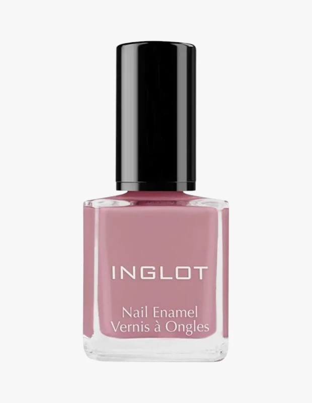 Marka Adı: Inglot
Ürün Adı: Inglot Kadın Oje 803pe
Ürün Cinsiyeti: Kadın
Ürün Tipi: Oje
Ürün Sezonsallığı: İlkbahar/Yaz
Ürün Çeşidi: Renkli Oje
Ürün Özellikleri: Inglot markasına ait bu gül kurusu renk oje (803pe kodu), tırnaklara zarif ve pürüzsüz bir görünüm kazandıran bir tırnak cilasıdır. Klasik şeffaf cam şişesi ve parlak siyah, silindirik kapağı ile sade ve şık bir tasarıma sahiptir. Yüksek pigmentasyonu sayesinde tek katta bile dolgun bir renk sunarken, tırnak yüzeyinde estetik ve bakımlı bir bitiş bırakır. Özellikle ilkbahar/yaz sezonunun popüler renk trendlerine uygun, feminen ve doğal bir tarzı yansıtır.
Öne Çıkan Detaylar:
- Gül kurusu (803pe) rengiyle bahar ve yaz trendlerine uygun, zarif bir seçenektir.
- Yüksek pigmentasyon sayesinde tırnaklara pürüzsüz ve dolgun renk verir.
- Klasik, şeffaf cam şişesi ve parlak siyah kapağı ile minimal ve şık bir görünüme sahiptir.
Kimler Kullanıyor?: Güzellik rutininde sadeliği ve şıklığı bir arada arayan, tırnaklarında bakımlı ve modern bir ifade tercih eden bireyler için idealdir. Özellikle ilkbahar/yaz sezonunun romantik ve doğal renk paletlerini benimseyen, günlük kombinlerine feminen ve zarif bir dokunuş katmak isteyenler bu ojenin estetik ve kullanım kolaylığını sevecektir.