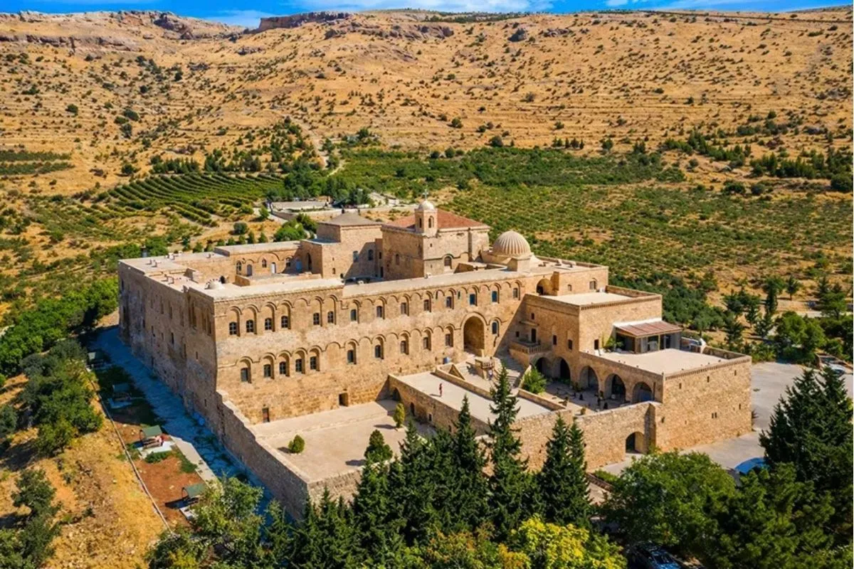 Coğrafyanın Şiirsel Hafızası: 7. Mardin Bienali ve Öne Çıkan Eserler