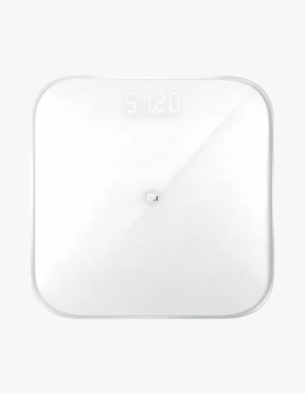 Marka Adı: Xiaomi
Ürün Cinsiyeti: Belirtilmemiş
Ürün Tipi: Akıllı Tartı
Ürün Sezonsallığı: Her mevsim
Ürün Çeşidi: Kişisel Vücut Ağırlığı ve Vücut Kompozisyonu Analiz Cihazı
Ürün Özellikleri: Beyaz renkli, kare formda ve yuvarlatılmış köşeleriyle modern ve minimalist bir tasarıma sahip olan bu akıllı tartı, parlak, cam benzeri bir yüzeye sahiptir. Üst kısmında beyaz renkte net bir dijital ekran (51.20 değerini göstermektedir) ve ortasında Mi logosu yer almaktadır. İnce yapısı ve şık görünümüyle evdeki her ortama estetik bir uyum sağlar. Bluetooth bağlantı özelliği sayesinde mobil uygulamalarla entegre çalışarak sadece vücut ağırlığını değil, aynı zamanda vücut kompozisyonu (kas oranı, yağ yüzdesi gibi) gibi detaylı sağlık verilerini takip etme imkanı sunar.
Öne Çıkan Detaylar:
- Minimalist ve Şık Tasarım: Beyaz rengi, kare formu ve yuvarlak köşeleriyle modern bir estetik sunar.
- Dijital Ekran ve Bluetooth Bağlantısı: Üzerindeki aydınlatmalı dijital ekran kolay okunabilirlik sağlarken, Bluetooth teknolojisi ile akıllı cihazlara kablosuz bağlanır.
- Kapsamlı Veri Takibi: Mobil uygulama entegrasyonu sayesinde ağırlık, vücut kompozisyonu ve diğer sağlık verilerini kaydeder, analiz eder ve zaman içindeki değişimi takip etme olanağı sunar.
Kimler Kullanıyor?: Bu akıllı tartı, sağlıklı yaşam biçimini benimseyen, düzenli spor yapan veya kişisel sağlık verilerini bilinçli bir şekilde yönetmek isteyen herkes için idealdir. Evde pratik ve modern bir yolla kilosunu ve vücut kompozisyonunu takip etmeyi arzulayanlar, dijital araçlarla antrenman verimliliğini artırmayı hedefleyenler ve sağlık yolculuklarında veri odaklı adımlar atmayı tercih eden kişiler tarafından güvenle kullanılabilir. Hem spora yeni başlayanlar hem de antrenman süreçlerini daha profesyonel takip edenler için güçlü bir destek sunar.