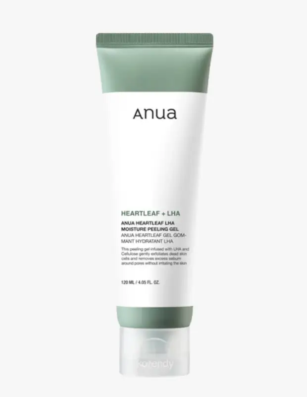 Marka Adı: Anua
Ürün Adı: Anua Heartleaf LHA Nemlendirici Peeling Jel
Ürün Cinsiyeti: Unisex
Ürün Tipi: Peeling Jel
Ürün Sezonsallığı: Belirtilmemiş
Ürün Çeşidi: Nemlendirici ve Nazik Arındırıcı Peeling Jel
Ürün Özellikleri: Bu 120 ml'lik peeling jel, LHA ve Selüloz içerikleriyle zenginleştirilmiş özel formülü sayesinde cildi tahriş etmeden ölü deri hücrelerini nazikçe arındırır. Gözenek çevresindeki fazla sebumu etkili bir şekilde temizlerken, Heartleaf özü ile cildin nem dengesini korumaya yardımcı olur. Kuru ve hassas ciltler için uygun olup, cilt bariyerine zarar vermeden daha pürüzsüz, dengeli ve nemli bir cilt görünümü sunar.
Öne Çıkan Detaylar:
- LHA ve Selüloz ile cildi nazikçe soyar ve arındırır
- Cilt bariyerini korurken fazla sebumu temizler
- Heartleaf özü ile yoğun nem desteği sağlar
Kimler Kullanıyor?: Cildindeki matlığı, pürüzlü görünümü ve gerginlik hissini gidermek isteyenler, hassas cilt yapısına sahip olup tahriş olmadan nazik bir eksfoliasyon arayışında olanlar bu peeling jeli tercih edebilir. Cildinin nem dengesini korumayı önemseyenler ve bakım ürünlerinin emilimini artırarak daha canlı, sağlıklı bir cilt görünümüne ulaşmayı hedefleyen herkes için uygundur.