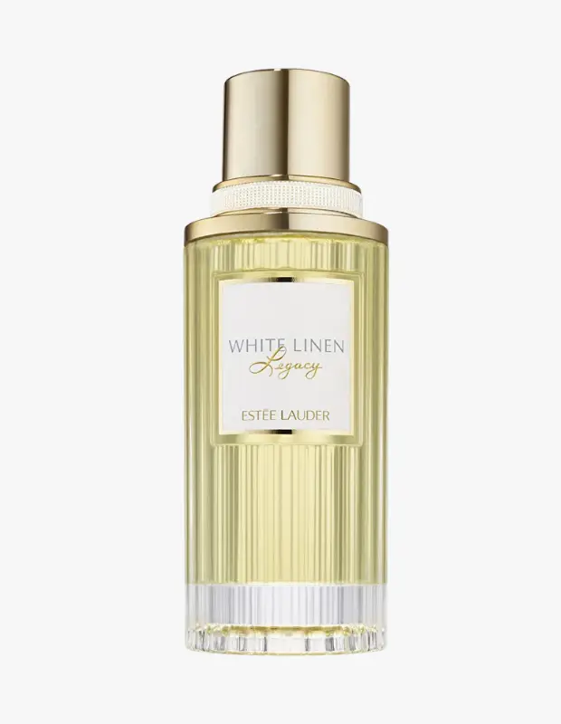 Marka Adı: Estée Lauder
Ürün Adı: Estée Lauder Kadın White Linen Legacy
Ürün Cinsiyeti: Kadın
Ürün Tipi: Parfüm
Ürün Sezonsallığı: Yaz
Ürün Çeşidi: Temiz ve Beyaz Çiçeksi Koku
Ürün Özellikleri: Bu parfüm, aldehitlerin ferahlatıcı notalarını, beyaz çiçeklerin narin dokunuşlarını ve meşe yosununun topraksı esintisini bir araya getirerek zahmetsiz ve klasik bir temizlik hissi sunar. Ürün, altın renkli şık bir kapağa ve zarif bir tasarıma sahip, dikey yivli şeffaf cam şişede sunulur; hafif sarımsı renkteki sıvı içeriği, minimal beyaz etiketiyle modern bir estetikle tamamlanır.
Öne Çıkan Detaylar:
- Aldehitlerin ferahlatıcı ve temizleyici etkisi
- Beyaz çiçekler ve meşe yosunu içeren zengin koku kompozisyonu
- Zahmetsiz bir zarafet ve esinti sunan ikonik temizlik kokusu
- Altın detaylara sahip, şık ve yivli cam şişe tasarımı
Kimler Kullanıyor?: Temiz, fresh ve zahmetsiz bir imza koku arayışında olan, duştan yeni çıkmış gibi ferah hissetmeyi sevenler için idealdir. Klasik ağır kokular yerine daha hafif, modern ve cildin doğal kimyasıyla uyum sağlayan, zarif bir tazelik bırakan bir karakter arayanlar bu parfümü tercih edebilir.