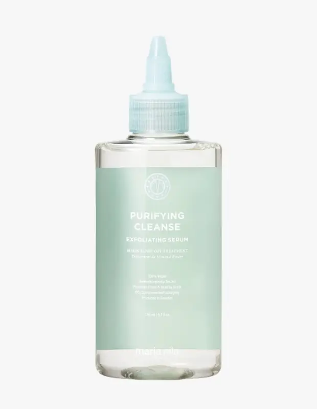 Marka Adı: Maria Nila
Ürün Adı: Maria Nila Purifying Cleanse Exfoliating Serum
Ürün Cinsiyeti: Unisex
Ürün Tipi: Saç Derisi Arındırıcı Serum
Ürün Sezonsallığı: Her Mevsim
Ürün Çeşidi: Peeling Etkili Bakım Serumu
Ürün Özellikleri: Bu şeffaf, hafif dokulu saç derisi serisi, Maria Nila'nın sürdürülebilirlik anlayışıyla geliştirilmiş olup, ana birikim temizleyici ve peeling etkili bir formül sunar. Hassas uygulama için özel tasarlanmış uca sahip 150 ml'lik şişesinde gelir. Formülü %100 vegandır, hayvanlar üzerinde test edilmemiştir ve iklim dengeli ambalajlama prensiplerine uygun olarak üretilmiştir. İçeriğindeki Colour Guard Complex sayesinde saç rengini korumaya yardımcı olurken, saç derisindeki ölü hücreleri, fazla sebumu ve ürün kalıntılarını nazikçe arındırarak sağlıklı bir saç derisi ortamı yaratır.
Öne Çıkan Detaylar:
- Saç derisine doğrudan ve hassas uygulama sağlayan özel uca sahiptir.
- %100 vegan formülü ile etik ve sürdürülebilir bir seçenektir.
- Saç derisindeki birikimleri arındırır ve peeling etkisi sunar.
Kimler Kullanıyor?: Saç derisinde sık sık yağlanma, kaşıntı, ağırlık hissi veya ürün kalıntıları birikimi yaşayanlar; saçlarının hacmini kaybettiğini veya saç bakım ürünlerinin eskisi kadar etkili olmadığını düşünenler bu arındırıcı serümu tercih edebilir. Saç derisini derinlemesine temizleyerek ferah bir his arayan, sağlıklı saç büyümesi için temel oluşturan dengeli bir saç derisi isteyen ve aynı zamanda vegan ve sürdürülebilir ürünleri destekleyen herkes için uygun bir üründür.