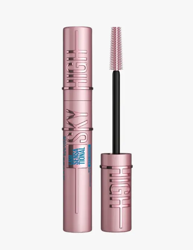 Marka Adı: Maybelline New York
Ürün Adı: Maybelline New York Kadın Lash Sensational Sky Waterproof Maskara
Ürün Cinsiyeti: Kadın
Ürün Tipi: Maskara
Ürün Sezonsallığı: Belirtilmemiş
Ürün Çeşidi: Suya Dayanıklı
Ürün Özellikleri: Rose gold renginde, uzun ve zarif ambalajıyla dikkat çeken bu maskara, kirpikleri kökten uca uzatmak ve hacim vermek üzere tasarlanmıştır. Esnek ve konik silikon fırçası, en kısa kirpikleri bile tek tek yakalayarak ayırır, topaklanma yapmadan takma kirpik etkisi sunar. Özel suya dayanıklı formülü sayesinde akma ve bulaşma yapmadan gün boyu kalıcılık sağlayarak yoğun ve dramatik bakışlar yaratır, kirpiklerinize gökyüzüne uzanmışçasına bir uzunluk ve dolgunluk kazandırır.
Öne Çıkan Detaylar:
- Özel suya dayanıklı formülüyle akma ve bulaşmaya karşı üstün direnç.
- Esnek ve konik silikon fırçası sayesinde her bir kirpiği kavrayıp maksimum uzatma ve ayırma.
- Kirpiklere gökyüzüne uzanmışçasına belirgin uzunluk ve etkileyici hacim kazandırır.
Kimler Kullanıyor?: Bakışlarında dramatik bir etki arayan, kirpiklerinin uzun ve dolgun görünmesini önemseyen, aynı zamanda gün içinde makyajının akmasından veya bulaşmasından endişe duymayan bireyler için idealdir. Spor yaparken, havuz kenarında veya duygusal anlarda dahi kusursuz kirpik görünümünü korumak isteyen, pratikliği ve kalıcılığı bir arada arayan herkes bu maskarayı tercih edebilir.