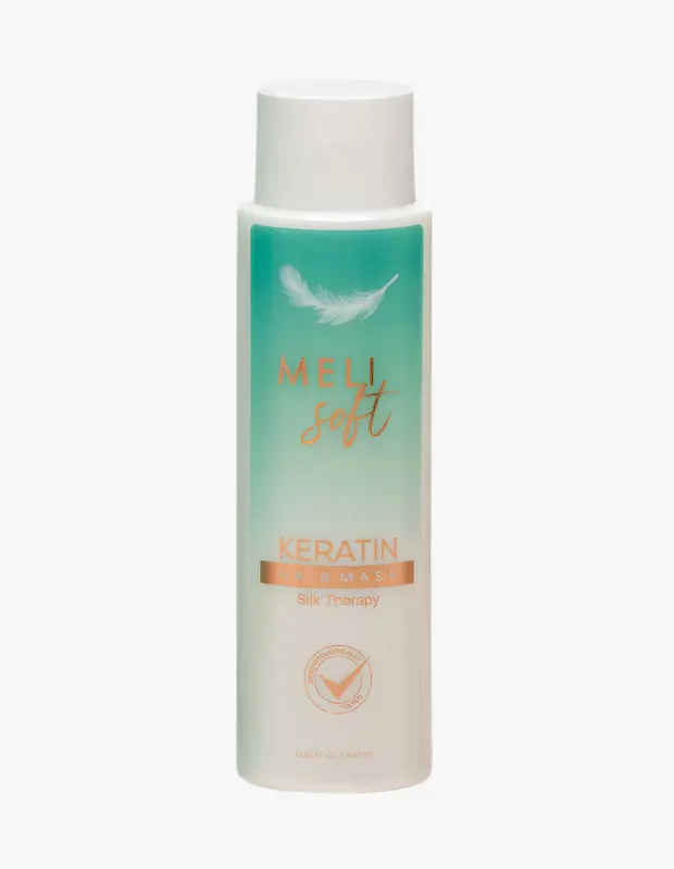 Marka Adı: Melissima
Ürün Adı: Melissima Kadın MeliSoft Keratin Saç Maskesi Silk Therapy
Ürün Cinsiyeti: Kadın
Ürün Tipi: Saç Maskesi
Ürün Sezonsallığı: Belirtilmemiş
Ürün Çeşidi: Elektriklenme karşıtı, onarıcı, pürüzsüzleştirici

Ürün Özellikleri: Melissima MeliSoft Keratin Saç Maskesi, saçları yoğun bir şekilde nemlendirmek, onarmak ve pürüzsüzleştirmek için özel olarak formüle edilmiştir. Bitkisel Keratin Kompleksi, Shea Yağı ve Hindistan Cevizi Yağı ile zenginleştirilmiş içeriği sayesinde saç tellerine derinlemesine nüfuz ederek elektriklenme ve kabarmayı etkili bir şekilde azaltır. İşlem görmüş, kuru veya yıpranmış saçlara ipeksi bir dokunuş, sağlıklı bir parlaklık ve kolay taranabilirlik kazandırır. Dermatolojik olarak test edilmiş bu maske, 400 ml’lik pratik ambalajıyla uzun süreli kullanım sunar.

Öne Çıkan Detaylar:
- Bitkisel Keratin Kompleksi, Shea Yağı ve Hindistan Cevizi Yağı içeren zengin formül.
- Elektriklenme ve kabarma sorununu ortadan kaldırarak saçlara anında pürüzsüzlük ve ipeksi bir yumuşaklık kazandırır.
- İşlem görmüş ve yıpranmış saçları yoğun şekilde nemlendirir ve onarır.

Kimler Kullanıyor?: Elektriklenme, kabarma ve kontrol altına alınması zor saçlarla mücadele eden kişiler için idealdir. Kuru, yıpranmış veya kimyasal işlem görmüş saçlara sahip olup, saçlarının daha pürüzsüz, yumuşak, parlak ve kolay şekil alabilen bir görünüm kazanmasını arzu eden herkes bu maskeyi tercih edebilir.
