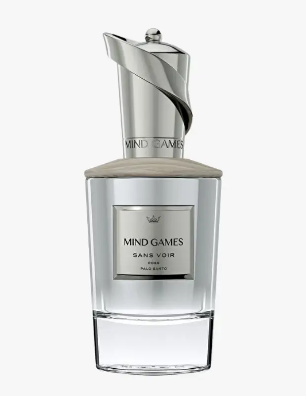 Marka Adı: Mind Games
Ürün Adı: Mind Games Unisex Sans Voir 100ml Extrait Parfüm
Ürün Cinsiyeti: Unisex
Ürün Tipi: Parfüm
Ürün Sezonsallığı: Yaz
Ürün Çeşidi: Okyanus Esintili Extrait Parfüm
Ürün Özellikleri: Bu 100ml Extrait de Parfum, şeffaf cam şişesinde, zarif ve modern, kıvrımlı metalik gümüş kapak ve bej yakalık detayıyla sunulur. Etiketinde Mind Games Sans Voir markası ve Rose ile Palo Santo notaları belirtilmiştir. Deniz tuzu, greyfurt ve servinin ferah açılışını palo santo ve beyaz miskin sıcaklığıyla harmanlayarak modern, gizemli ve sofistike bir okyanus atmosferi yaratır.
Öne Çıkan Detaylar:
- Şişenin ikonik kıvrımlı metalik gümüş kapağı ve şeffaf cam tasarımı.
- Deniz tuzu, greyfurt ve servi notalarıyla ferah, palo santo ve beyaz misk ile sıcak bir koku katmanı.
- Modern, gizemli ve sofistike okyanus esintili karaktere sahip olması.
Kimler Kullanıyor?: Modern, gizemli ve sofistike bir izlenim bırakmak isteyen, hem ferah hem de sıcak notaları bir arada arayan kişiler için idealdir. Klasik ve alışılmış kokuların dışına çıkarak kişisel imzalarını deniz esintili, kalıcı ve karakterli bir parfümlerle yaratmayı tercih edenler, sıcak havalarda dahi tazeliğini ve dengesini koruyan bu eşsiz kokuyu benimseyebilirler.