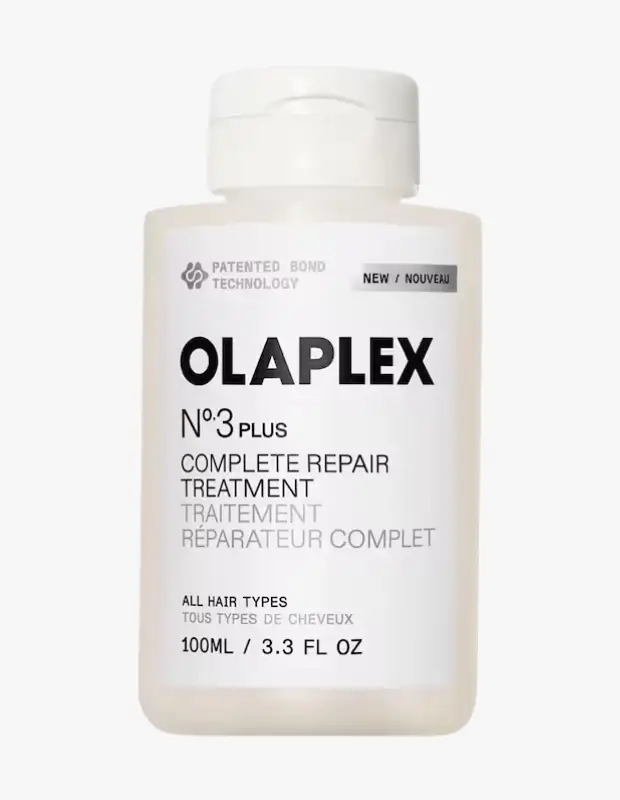Marka Adı: OLAPLEX
Ürün Adı: Olaplex No.3 Plus Ultimate Repair Treatment Saç Maskesi
Ürün Cinsiyeti: Unisex
Ürün Tipi: Saç Maskesi
Ürün Sezonsallığı: Belirtilmemiş
Ürün Çeşidi: Bağ Onarıcı Saç Bakım Maskesi
Ürün Özellikleri: Olaplex N°3 Plus Complete Repair Treatment, patentli bağ teknolojisiyle formüle edilmiş, tüm saç tipleri için tasarlanmış 100 ml hacimli bir saç bakım ürünüdür. Şeffaf şişesi ve beyaz kapaklı sade tasarımıyla sunulan bu ürün, saçın yapısal bağlarını onararak kimyasal işlemler, boya veya ısıl işlem sonrası yıpranmış ve hasar görmüş saç tellerini güçlendirmeye ve direncini artırmaya yardımcı olur. Ürünün ambalajında yeni formül olduğu da belirtilmektedir.
Öne Çıkan Detaylar:
- Patentli Bağ Onarım Teknolojisi
- Tüm Saç Tipleri İçin Uygun
- Hasarlı Saçlarda Yoğun Onarım ve Güçlendirme Sağlar
Kimler Kullanıyor?: Boyama, açma işlemleri, kimyasal uygulamalar veya yüksek ısı gibi dış etkenler nedeniyle saçlarında zayıflık, kırılma ve hasar oluşumu gözlemleyen herkes, saçlarının direncini artırmak ve sağlıklı bir görünüm kazandırmak amacıyla bu onarıcı saç bakımını rutinine ekleyebilir.
