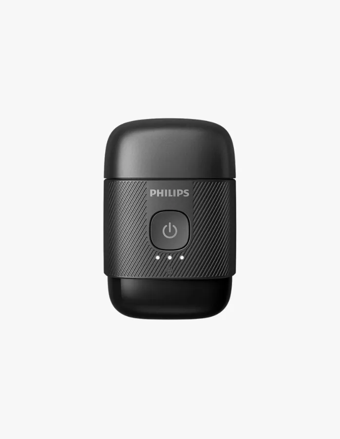 Kompakt ve şık tasarımıyla dikkat çeken, güç düğmesi ve iki pil gösterge ışığı bulunan, erkek bakımı için ideal olan koyu renkli Philips S591 tıraş makinesi, dokulu yüzeyiyle ergonomik bir kullanım sunuyor.