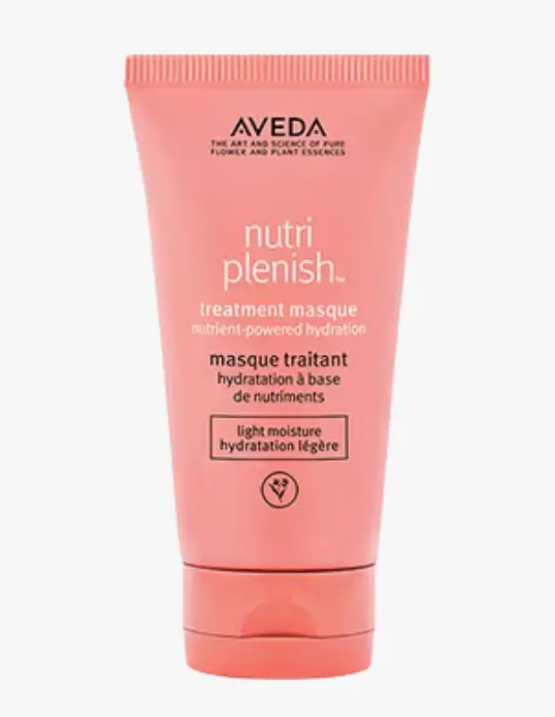 Marka Adı: AVEDA
Ürün Adı: Aveda Unisex Nutriplenish Kuru Saçlar İçin Hafif Nemlendirici Maske
Ürün Cinsiyeti: Unisex
Ürün Tipi: Saç Maskesi
Ürün Sezonsallığı: Belirtilmemiş
Ürün Çeşidi: Hafif Nemlendirici Saç Maskesi
Ürün Özellikleri: Bu Aveda Nutriplenish hafif nemlendirici saç maskesi, besleyici süper gıda formülüyle kuru saçlara özel olarak geliştirilmiştir. Pembe renkli ambalajında sunulan bu ürün, saç tellerine ağırlık yapmadan yoğun nem ve besin sağlar. %94 doğal türevli içeriği sayesinde saçın doğal hacmini korurken, hafif yapısıyla ince telli saçlar için idealdir ve saçın ihtiyaç duyduğu nemi hassas bir şekilde karşılar. Bitkisel özlerle zenginleştirilmiş formülü sayesinde saçlara sağlıklı bir görünüm kazandırır.
Öne Çıkan Detaylar:
- %94 doğal türevli, hafifletilmiş süper gıda formülü içerir
- Kuru saçlara ağırlık yapmadan derinlemesine nemlendirme sağlar
- İnce telli saçlarda doğal hacmi koruyarak besleyici bakım sunar
Kimler Kullanıyor?: Bu ürün, saçlarına ağırlık yapmadan derinlemesine nem ve besin sağlamak isteyen, özellikle kuru ve ince telli saçlara sahip kişiler için idealdir. Saçlarının doğal hacmini koruyarak canlı ve parlak bir görünüm arayan, aynı zamanda doğal türevli ve bitkisel içeriklere önem veren herkes tarafından tercih edilebilir.