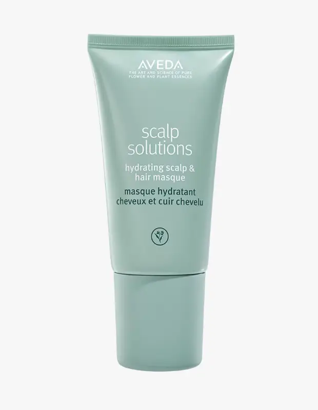 Marka Adı: Aveda
Ürün Adı: Aveda Unisex Scalp Solutions Saç Derisini Nemlendiren Maske
Ürün Cinsiyeti: Unisex
Ürün Tipi: Saç ve Saç Derisi Maskesi
Ürün Sezonsallığı: Belirtilmemiş
Ürün Çeşidi: Nemlendirici Saç ve Saç Derisi Bakım Maskesi
Ürün Özellikleri: Bu Aveda Scalp Solutions nemlendirici saç ve saç derisi maskesi, zarif mint yeşili tüp ambalajında sunulur. Saç derisini tahriş etmeden yoğun nem desteği sağlamak ve saç derisinin koruyucu bariyerini güçlendirmek üzere tasarlanmış, biyoteknolojik bir karışım içerir. Aveda'nın doğal özlerin ve bilimin birleşimini yansıtan yaklaşımıyla, saçın ve saç derisinin genel sağlığını destekleyen besleyici bir bakım sunar.
Öne Çıkan Detaylar:
- Saç derisini tahriş etmeden yoğun nem sağlar.
- Saç derisinin koruyucu bariyerini destekler.
- Hem saça hem de saç derisine bütünsel bakım sunar.
Kimler Kullanıyor?: Saç derisinin sağlığını ve nem dengesini önemseyen, kuruluk, hassasiyet veya genel dengesizlik sorunları yaşayan kişiler için uygundur. Bu maske, saçlarına dipten uca derinlemesine nem ve bakım sağlamak, saç derisinin doğal bariyerini güçlendirmek isteyen herkesin rutininde yer alabilir. Doğal kaynaklı içeriklere değer veren ve nazik ancak etkili bir saç bakımı arayan her cinsiyetten kullanıcıya hitap eder.