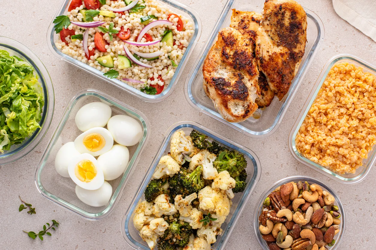 Haftalık protein ağırlıklı öğün hazırlığı ve dengeli beslenme planı