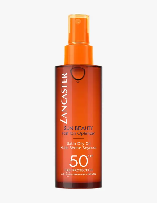 Marka Adı: Lancaster
Ürün Adı: Lancaster Sun Beauty Dry Oil Fast Tan Optimizer 50 SPF
Ürün Cinsiyeti: Unisex
Ürün Tipi: Güneş Koruyuculu Bronzlaştırıcı Kuru Yağ Spreyi
Ürün Sezonsallığı: Yaz
Ürün Çeşidi: Kuru Yağ Spreyi
Ürün Özellikleri: Lancaster Sun Beauty Fast Tan Optimizer, 50 SPF yüksek koruma faktörüyle cildi UVB, UVA, görünür ışık ve kızılötesi ışınlara karşı geniş spektrumlu bir kalkanla korur. Özel Tan Activator teknolojisi sayesinde cildin doğal bronzlaşma sürecini hızlandırarak daha kısa sürede ışıltılı bir bronzluk elde etmeye yardımcı olur. İpeksi ve kuru yağ dokusu ciltte yağlı bir his bırakmazken, hafif formülüyle kolayca emilir ve cilde pürüzsüz, aydınlık bir bitiş kazandırır.
Öne Çıkan Detaylar:
- 50 SPF ile UVB, UVA, görünür ışık ve kızılötesi ışınlara karşı yüksek koruma sağlar.
- Tan Activator teknolojisi sayesinde cildin doğal bronzlaşma sürecini hızlandırır.
- Yağlı his bırakmayan, ipeksi kuru yağ dokusuyla cilde ışıltılı bir görünüm verir.
Kimler Kullanıyor?: Güneşe maruz kalırken cildini yüksek faktörlü korumayla desteklemek isteyen, aynı zamanda doğal ve ışıltılı bir bronzluğa kavuşmayı arzulayan herkes için uygundur. Özellikle güneşin zararlı etkilerine karşı hassas olan veya bronzlaşma sürecini hızlandırırken cilt sağlığını ön planda tutan kişiler bu kuru yağ spreyini tercih edebilirler. Yazın ilk günlerinden itibaren kontrollü ve güvenli bir şekilde altın rengi bir ten görünümü elde etmek isteyenler için idealdir.