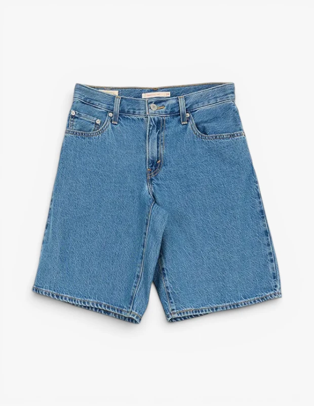 Marka Adı: Levi's
Ürün Adı: Levi's Kadın Baggy Dad Şort
Ürün Cinsiyeti: Kadın
Ürün Tipi: Kot Şort
Ürün Sezonsallığı: Yazlık
Ürün Çeşidi: Tek Parça Giyim
Ürün Özellikleri: Açık mavi denim kumaştan üretilen bu Baggy Dad şort, rahat ve bol kesimiyle öne çıkıyor. Klasik beş cepli tasarıma sahip olup, kemer köprüleri ve düğme ile fermuar kapama detayları bulunmaktadır. Diz üstünde veya dizin hemen altında biten uzunluğuyla modern ve salaş bir görünüm sunar.
Öne Çıkan Detaylar:
- Rahat ve bol Baggy Dad kesim
- Klasik açık mavi denim kumaş
- Uzun paça tasarımıyla modern ve salaş görünüm
Kimler Kullanıyor?: Gündelik şıklığına konforu dahil etmek isteyen, 2000'ler esintili bol kesim jean modasını benimseyen herkes için idealdir. Şehirde ya da tatilde, zahmetsiz ve modern bir tarz yaratmayı sevenler bu şortu gardıroplarının vazgeçilmezi yapabilir.