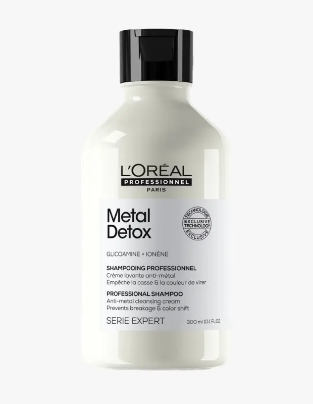Marka Adı: L’Oreal Professionnel
Ürün Adı: L’Oreal Professionnel Metal Detox Şampuan
Ürün Cinsiyeti: Unisex
Ürün Tipi: Şampuan
Ürün Sezonsallığı: Her Mevsim
Ürün Çeşidi: Metal Detoks Arındırıcı Şampuan
Ürün Özellikleri: Bu profesyonel saç şampuanı, GLICOAMINE ve İONÈNE içeren özel formülüyle saç tellerinde biriken metal kalıntılarını arındırmaya yardımcı olur. 300 ml hacmindeki bu metal detoks etkili krem şampuan, saç kırılmasını ve renk solmasını engellerken, saçı daha temiz, hafif ve parlak bir görünüme kavuşturur. Yoğun ürün kalıntıları, silikonlar ve çevresel faktörlerden kaynaklanan ağırlaşma ve matlaşma sorunlarına çözüm sunarak saçın nefes almasını sağlar ve SERIE EXPERT serisine aittir.
Öne Çıkan Detaylar:
- Metal kalıntılarına karşı özel arındırma formülü
- Saç kırılmasını ve renk solmasını önler
- GLICOAMINE + İONÈNE içeren özel teknoloji
- Profesyonel kullanım için geliştirilmiştir
Kimler Kullanıyor?: Saçlarının çabuk yağlandığını, ağırlaştığını ve cansız göründüğünü düşünenler, sık sık şekillendirici veya kuru şampuan kullananlar, saç rengini korumak ve kırılmaları azaltmak isteyenler için ideal bir arındırma deneyimi sunar. Saçlarının çevresel etkenler ve ürün birikintileri nedeniyle matlaştığını, hacmini kaybettiğini hissedenler bu şampuanı tercih edebilirler.