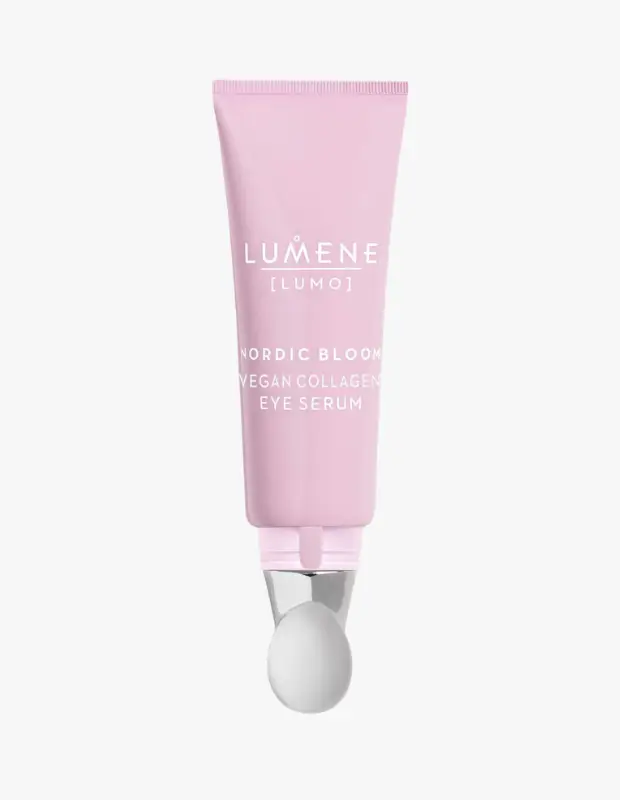 Marka Adı: Lumene
Ürün Adı: Lumene Nordic Bloom Dolgunlaştırıcı ve Aydınlatıcı Vegan Kolajen Göz Serumu
Ürün Cinsiyeti: Unisex
Ürün Tipi: Göz Serumu
Ürün Sezonsallığı: Belirtilmemiş
Ürün Çeşidi: Göz çevresi bakım ürünü, vegan kolajenli
Ürün Özellikleri: Bu göz serumu, pembe renkli, sıkılabilir bir tüp içinde, metalik görünümlü, yuvarlak aplikatör ucuyla sunulur. Formülü vegan kolajen, cloudberry özü ve hyalüronik asit içerir. Göz çevresine aydınlık, dolgun ve nemli bir görünüm kazandırmayı hedeflerken, aplikatör ucu sayesinde kolay ve serinletici bir uygulama sağlar.
Öne Çıkan Detaylar:
- Vegan kolajen, cloudberry özü ve hyalüronik asit içeren özel formül
- Metalik, yuvarlak aplikatör ucu ile kolay ve serinletici uygulama
- Göz çevresine daha aydınlık, dolgun ve nemli bir görünüm kazandırmayı hedefler
Kimler Kullanıyor?: Göz çevresindeki yorgunluk, kuruluk ve dolgunluk kaybı gibi endişeleri olan, bakışlarına daha aydınlık ve canlı bir ifade katmayı arzulayan herkes bu göz serumunu tercih edebilir. Özellikle bitkisel bazlı ve vegan içerikli ürünleri tercih edenler için ideal bir seçenektir.