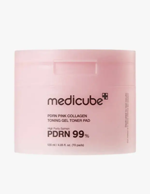 Marka Adı: Medicube
Ürün Adı: Medicube PDRN Pembe Kolajen Tonik Jel Ped
Ürün Cinsiyeti: Belirtilmemiş
Ürün Tipi: Tonik Ped
Ürün Sezonsallığı: Belirtilmemiş
Ürün Çeşidi: Cilt Bakım Ürünü
Ürün Özellikleri: Bu Medicube PDRN Pembe Kolajen Tonik Jel Ped, cildi tonlamak ve beslemek için tasarlanmıştır. Yüksek saflıkta somon PDRN yüzde 99 oranında, kolajen kompleksi ve niasinamid ile zenginleştirilmiş formülü sayesinde cildin daha canlı, aydınlık ve elastik görünmesini desteklerken yoğun nem desteği sağlamayı hedefler. 120 ml tonik jel içeren bu kutuda 70 adet ped bulunmaktadır.
Öne Çıkan Detaylar:
- Yüksek saflıkta yüzde 99 somon PDRN içeriği
- Kolajen kompleksi ve niasinamid ile zenginleştirilmiş formül
- Cildin daha canlı, aydınlık ve elastik görünümünü desteklerken yoğun nem sağlar
Kimler Kullanıyor?: Cildine yoğun nem, canlılık ve elastikiyet kazandırmak isteyen, aydınlık ve genç bir cilt görünümü arayan herkes için idealdir. Özellikle pratik ve etkili tonik uygulamalarını tercih eden, kolajen ve yenileyici içeriklerle cildini desteklemek isteyen cilt bakım rutinlerine özen gösteren kişiler için uygundur.