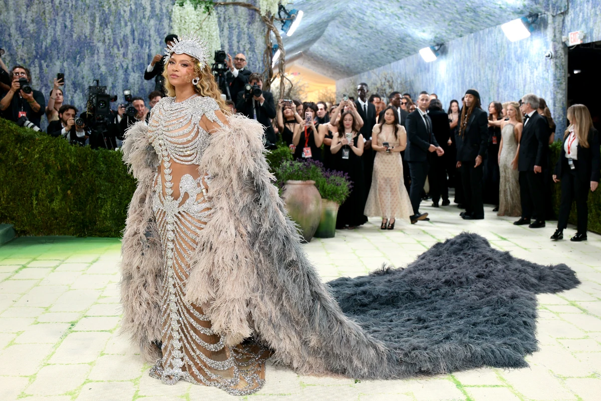Met Gala 2026 Kırmızı Halı: "Fashion Is Art" Gecesinin Göz Alıcı Görünümleri
