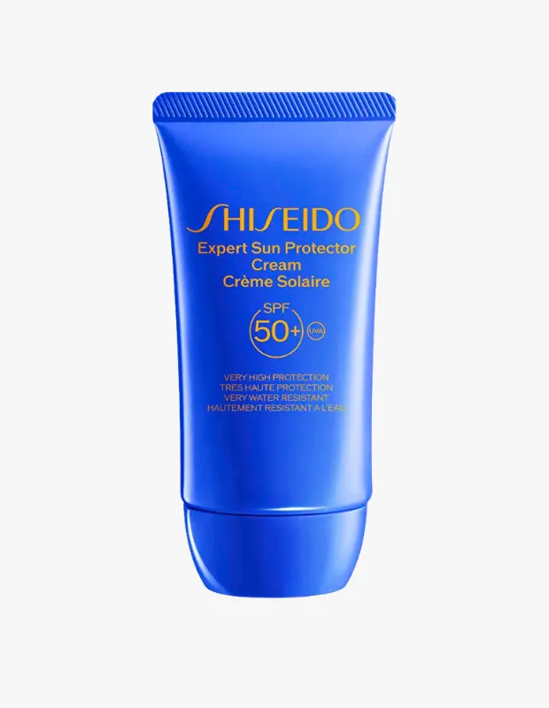 Marka Adı: Shiseido
Ürün Adı: Shiseido Koruyucu Güneş Kremi SPF50+ Çok Yüksek Korumalı Suya Dayanıklı
Ürün Cinsiyeti: Unisex
Ürün Tipi: Güneş Kremi
Ürün Sezonsallığı: Yazlık
Ürün Çeşidi: Krem
Ürün Özellikleri: Bu Shiseido Expert Sun Protector Cream, cildi güneşin zararlı UVA ve UVB ışınlarına karşı çok yüksek düzeyde koruma sağlayan SPF 50+ faktörlü özel bir formüle sahiptir. Suya oldukça dayanıklı yapısı sayesinde deniz ve havuz aktivitelerinde bile etkili koruma sunar. Mavi renkli tüp ambalajı kolay kullanım sağlarken, pratik ve şık bir görünüm sunar. Cilde kolayca nüfuz eden hafif dokusuyla konforlu bir uygulama deneyimi sunar.
Öne Çıkan Detaylar:
- SPF 50+ ile çok yüksek UV koruması
- Suya karşı son derece dayanıklı formül
- Kolay uygulanabilir krem dokusu
Kimler Kullanıyor?: Güneşe maruz kalınan uzun zamanlar geçiren, özellikle deniz kenarında, teknede veya açık havada aktif olmayı seven herkes için idealdir. Cilt sağlığına önem veren, çok yüksek koruma ve suya dayanıklılık arayan, tatilinde veya günlük yaşamında cildini güvende tutmak isteyen kişiler bu ürünü tercih edebilir.