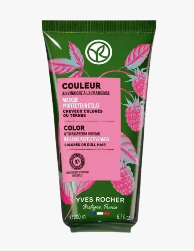Marka Adı: Yves Rocher
Ürün Adı: Yves Rocher Boyalı Saçlar İçin Renk Koruyucu Saç Maskesi
Ürün Cinsiyeti: Belirtilmemiş
Ürün Tipi: Saç Maskesi
Ürün Sezonsallığı: Belirtilmemiş
Ürün Çeşidi: Renk Koruyucu ve Parlaklık Verici
Ürün Özellikleri: Bu Yves Rocher saç maskesi, boyalı ve mat saçların rengini korumak ve parlaklığını artırmak üzere özel olarak formüle edilmiştir. Frambuaz sirkesi ve Aynısefa özleri ile zenginleştirilmiş içeriği sayesinde boyadan kaynaklanan mat görünümü azaltmaya ve saç renginin daha canlı, ışığı yansıtan bir görünüm kazanmasına yardımcı olur. %97 doğal kökenli içeriklere sahip bu maske, 200 ml'lik yeşil, pratik bir tüp ambalajda sunulur.
Öne Çıkan Detaylar:
- Frambuaz sirkesi ve Aynısefa özleri içerir
- Boyalı ve mat saçlar için renk koruma ve parlaklık sağlar
- %97 doğal kökenli içeriklerden oluşur
Kimler Kullanıyor?: Saç rengini uzun süre canlı ve parlak tutmak isteyen herkes için idealdir. Özellikle boyalı saçlarının ışıltısını ve sağlıklı görünümünü korumayı önemseyen, doğal içeriklere yönelen ve matlaşma sorununa çözüm arayan kişiler bu maskeyi bakım rutinlerine ekleyebilirler.