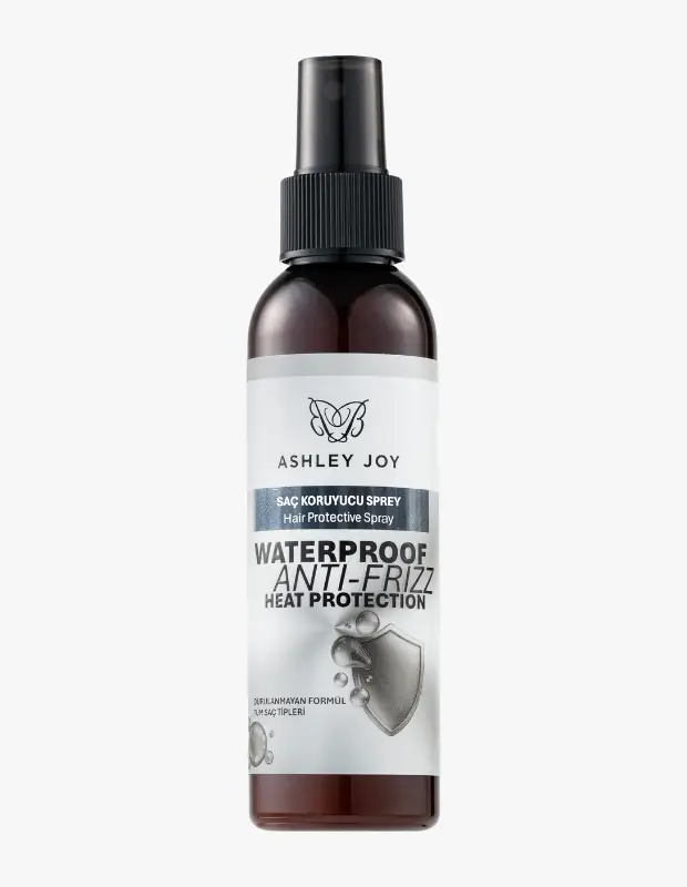Düz beyaz bir arka plan üzerinde dikey duran koyu kahverengi Ashley Joy saç koruyucu sprey şişesi; siyah püskürtme başlığı olan ürünün beyaz etiketinde WATERPROOF, ANTI-FRIZZ ve HEAT PROTECTION yazıları ile yıpranmalara karşı koruma sağlayan bir kalkan ve su damlaları görseli yer alıyor.