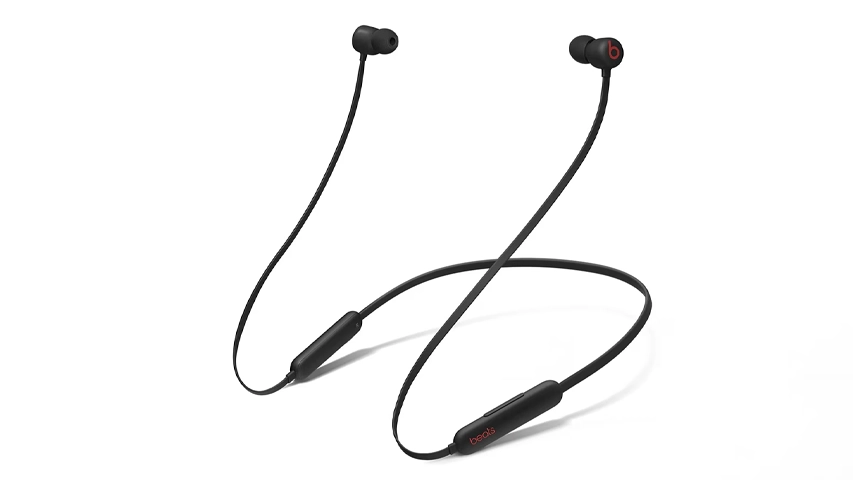 Siyah renkli, boyun bantlı Beats Flex kablosuz kulaklıklar beyaz bir arka plan üzerinde hafifçe çapraz duruyor; kulaklıkların üzerinde Beats logosu ve ses kontrol düğmeleri net bir şekilde görülüyor.