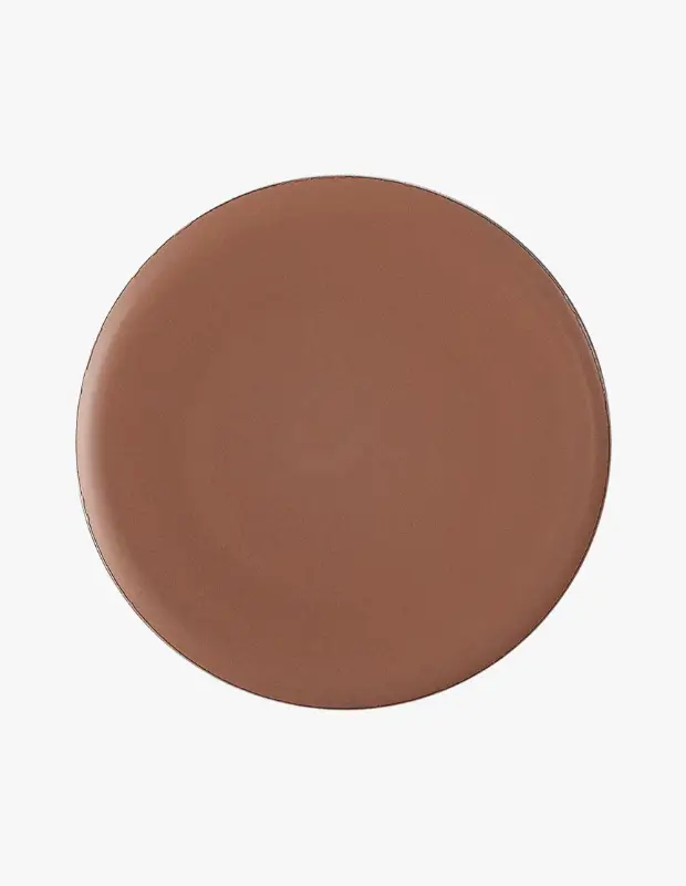 Marka Adı: Inglot
Ürün Adı: Inglot Freedom System Cream Bronzer Tan Feeling
Ürün Cinsiyeti: Unisex
Ürün Tipi: Krem Bronzer
Ürün Sezonsallığı: Yaz
Ürün Çeşidi: Tekli Pan Bronzer
Ürün Özellikleri: Inglot Freedom System Krem Bronzer, cilde doğal ve sağlıklı bir bronzluk kazandıran, pürüzsüz ve kremsi bir yapıya sahiptir. Kolayca dağılan ve ciltle bütünleşen formülü sayesinde yüze güneşten yeni dönmüş gibi doğal ve sıcak bir ışıltı verir. Yuvarlak tekli ambalajı ile pratik kullanım sunar.
Öne Çıkan Detaylar:
- Kremsi ve kolay dağılan doku
- Doğal ve sağlıklı bronzluk etkisi
- Güneş öpücüğü görünümü veren sıcak ton
Kimler Kullanıyor?: Doğal, sağlıklı ve güneşten öpülmüş gibi bronz bir ten görünümü arayanlar, cildine içten gelen bir sıcaklık katmak isteyenler bu kremsi bronzerı tercih edebilir. Özellikle yaz makyajında yumuşak geçişleri ve eforsuz şıklığı benimseyen, taze ve canlı bir görünüm yakalamak isteyen herkes için idealdir.