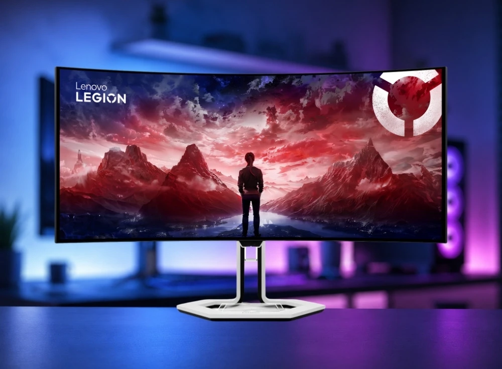 Marka Adı: Lenovo
Ürün Adı: Lenovo LEGION 67C9UAC1TK 34 İnç Curved Ultra Geniş Monitör
Ürün Cinsiyeti: Belirtilmemiş
Ürün Tipi: Monitör
Ürün Sezonsallığı: Belirtilmemiş
Ürün Çeşidi: Kavisli Ultra Geniş Monitör
Ürün Özellikleri: Bu Lenovo LEGION monitör, modern ve şık tasarıma sahip, beyaz ve siyah detaylarla bezeli ergonomik standıyla dikkat çeken, kavisli ultra geniş bir ekrandır. Görüntüdeki canlı renkler ve detaylar yüksek çözünürlüklü bir deneyim sunduğunu göstermektedir. 34 inç IPS OLED panel teknolojisi, UWQHD (3440 x 1440) çözünürlüğü, 240Hz yenileme hızı ve 0.03 ms tepki süresiyle akıcı ve detaylı görseller sunar. 1500R kavis değeri sayesinde sürükleyici bir izleme deneyimi sağlarken, FreeSync desteği ile ekran yırtılmalarını minimize eder. Ultra geniş formatı, ince çerçeveli yapısıyla geniş bir çalışma alanı sunarak çoklu görev ve profesyonel kullanım için idealdir.
Öne Çıkan Detaylar:
- Kavisli Ultra Geniş IPS OLED Ekran
- Yüksek 240Hz Yenileme Hızı ve 0.03 ms Tepki Süresi
- Şık ve Modern Tasarım ile Geniş Çalışma Alanı
Kimler Kullanıyor?: Bu monitör, aynı anda birden fazla uygulamayı etkin bir şekilde yönetmek isteyen profesyoneller, yazılım geliştiriciler, finans uzmanları ve içerik üreticileri için idealdir. Geniş ve kavisli ekranın sunduğu sürükleyici deneyimden faydalanmak isteyen, detaylara önem veren ve şık bir çalışma ortamı arayan herkes bu ürünle verimliliğini artırabilir.