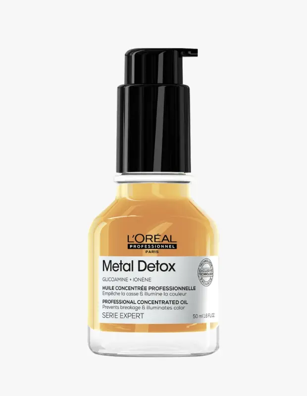 Marka Adı: L'Oréal Professionnel
Ürün Adı: L'Oréal Professionnel Metal Detox Saç Bakım Yağı
Ürün Cinsiyeti: Unisex
Ürün Tipi: Saç Bakım Yağı
Ürün Sezonsallığı: Belirtilmemiş
Ürün Çeşidi: Metal detoks etkili, kırılma karşıtı, renk koruyucu konsantre saç yağı
Ürün Özellikleri: L'Oréal Professionnel Serie Expert Metal Detox Saç Bakım Yağı, patentli Glicoamine ve Ionène teknolojisi ile zenginleştirilmiş profesyonel konsantre bir formüldür. Sudaki metal partiküllerinin saça tutunmasını nötralize ederek saç kırılmasını engeller ve boyalı saçların rengini korur. 50 ml hacmindeki bu özel yağ, saça yoğun parlaklık kazandırırken, daha güçlü ve sağlıklı bir görünüm sunar.
Öne Çıkan Detaylar:
- Sudaki metal partiküllerini nötralize ederek saç tellerini arındırır ve yıpranmaya karşı korur.
- Saç kırılmasını %97'ye kadar azaltır ve rengin canlılığını %2 kat artırır.
- Glicoamine ve Ionène içeren patentli teknolojiye sahip profesyonel konsantre formül.
Kimler Kullanıyor?: Boyalı veya işlem görmüş saçları olan, saç kırılması ve donuk renk görünümünden şikayetçi kişiler için idealdir. Özellikle sudaki metal oranının saçlarını yıprattığını düşünen veya saç rengini ilk günkü canlılığıyla korumak isteyenler bu ürünü günlük saç bakım rutinlerine dahil edebilirler. Saçlarını güçlü, parlak ve sağlıklı tutmak isteyen herkes için gelişmiş bir bakım çözümü sunar.