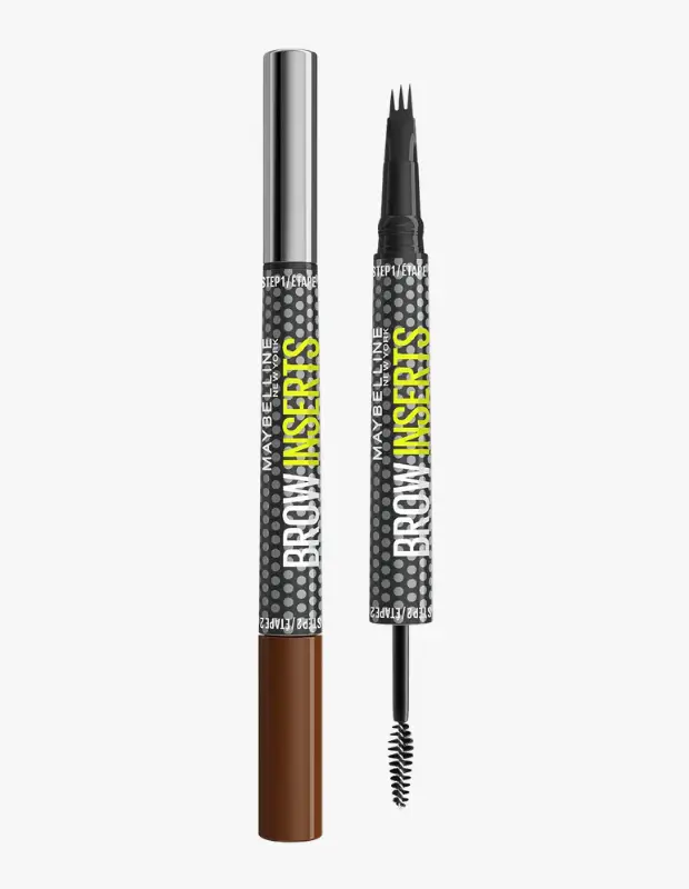 Marka Adı: Maybelline New York
Ürün Adı: Maybelline New York Brow Insert Çift Uçlu Kaş Kalemi
Ürün Cinsiyeti: Belirtilmemiş
Ürün Tipi: Kaş Kalemi
Ürün Sezonsallığı: Belirtilmemiş
Ürün Çeşidi: Kaş Makyajı Ürünü
Ürün Özellikleri: Bu çift uçlu kaş kalemi, kaşları doğal bir görünümle doldurmak, tanımlamak ve şekillendirmek için tasarlanmıştır. Bir ucunda kaşlara kıl benzeri ince çizgiler çekmeye yardımcı olan çoklu uçlu bir aplikatör bulunurken, diğer ucunda kaşları taramak ve rengi nazikçe dağıtmak için spoolie fırça yer alır. Kahverengi renkteki ürün gövdesi ve metalik gümüş rengi kapağıyla pratik ve şık bir tasarıma sahiptir. Kolay uygulanabilen yapısı sayesinde kaş makyajında hızlı ve etkili sonuçlar sunar.
Öne Çıkan Detaylar:
- Çift uçlu tasarımı ile hem doldurma hem de şekillendirme imkanı sunar
- Kıl benzeri doğal çizimler sağlayan çoklu uçlu aplikatör
- Kaşları taramak ve ürünü dağıtmak için entegre spoolie fırça
- Doğal görünümlü ve belirgin kaşlar yaratır
- Kahverengi tonunda mevcuttur
Kimler Kullanıyor?: Kaşlarını doğal bir doku ve dolgunlukla belirginleştirmek isteyen, zahmetsiz şıklığı ve modern makyaj yaklaşımlarını benimseyen herkes bu ürünü tercih edebilir. Özellikle bronz yaz makyajının ruhuna uygun, kusursuzluktan ziyade sağlıklı ve fresh bir görünüm arayanlar için idealdir. Hızlı ve pratik bir uygulamayla bakışlarına derinlik katmak ve kaşlarında gün boyu süren bir etki yakalamak isteyenler, bu çift taraflı kalemi makyaj rutinlerine kolayca dahil edebilirler.